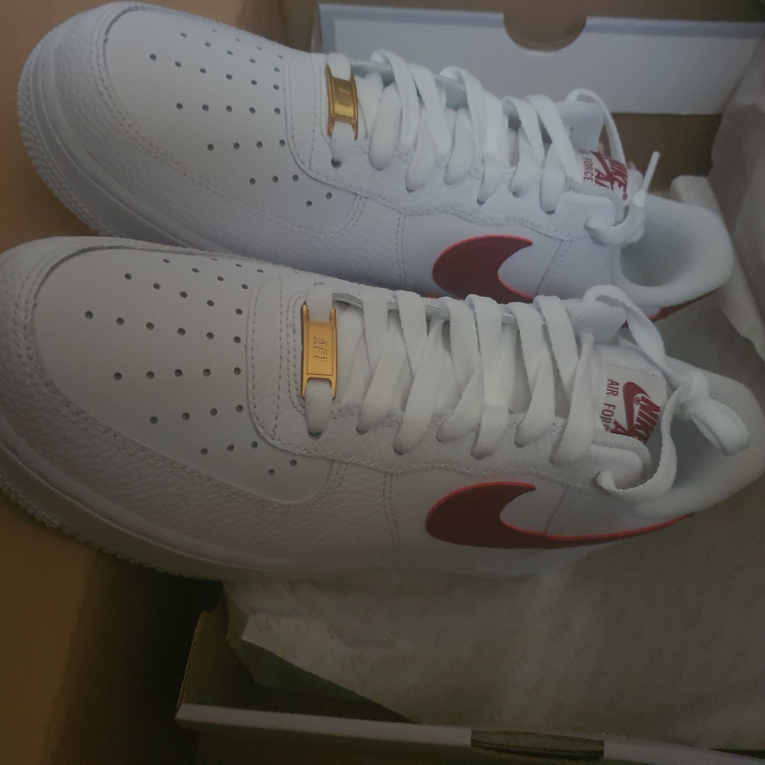 Nike Air Force 1 '07 Low White Team Red 착용 스타일