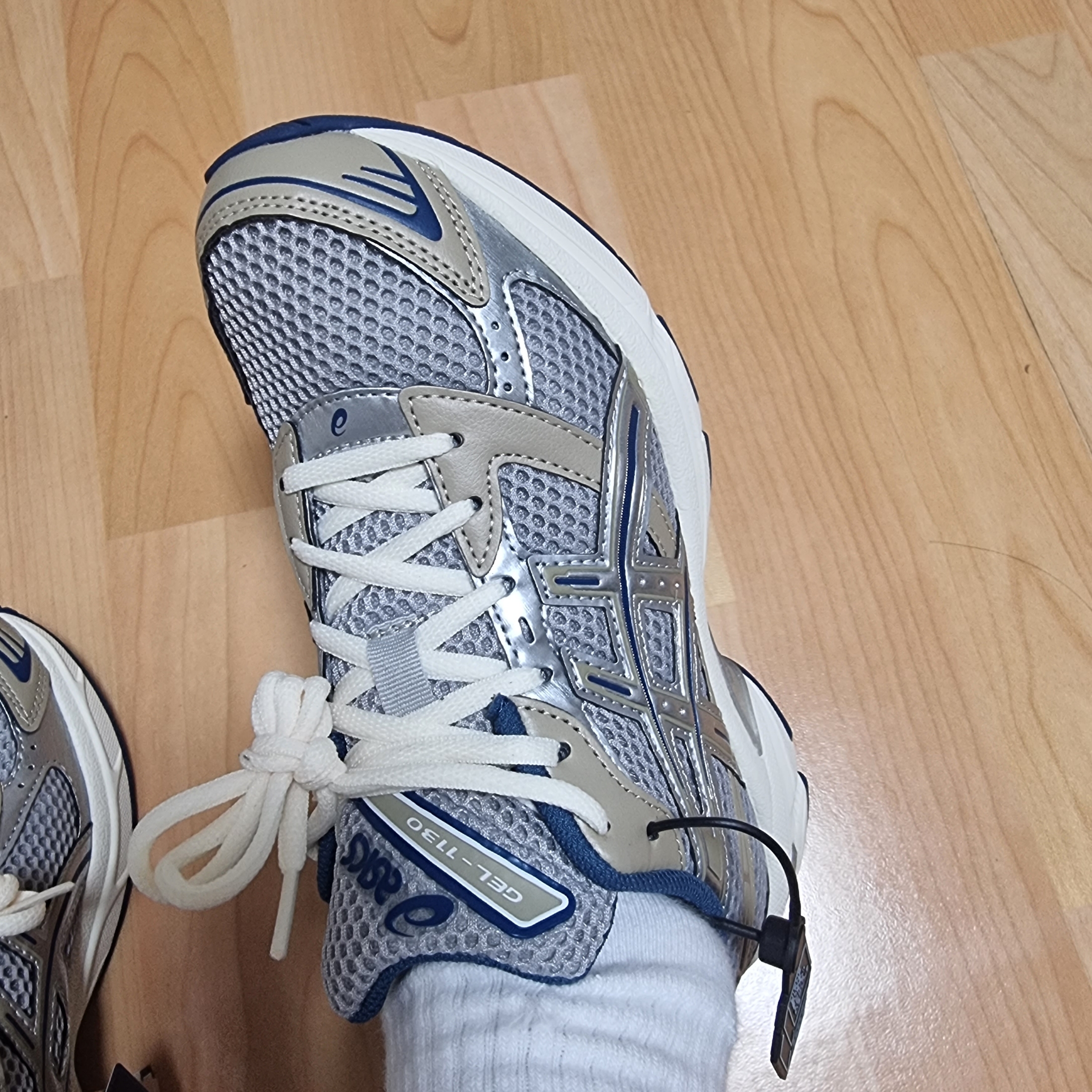 Asics Gel-1130 Oyster Grey Pure Silver 착용 스타일 - 2
