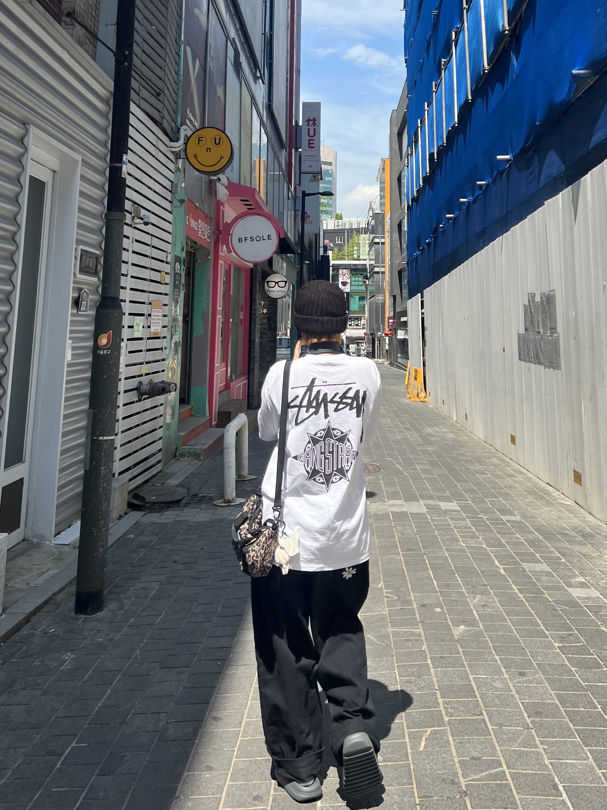 Supreme Mesh Mini Duffle Bag Leopard - 23SS, Stussy x Gang Starr Take It Personal T-Shirt White 착용 스타일