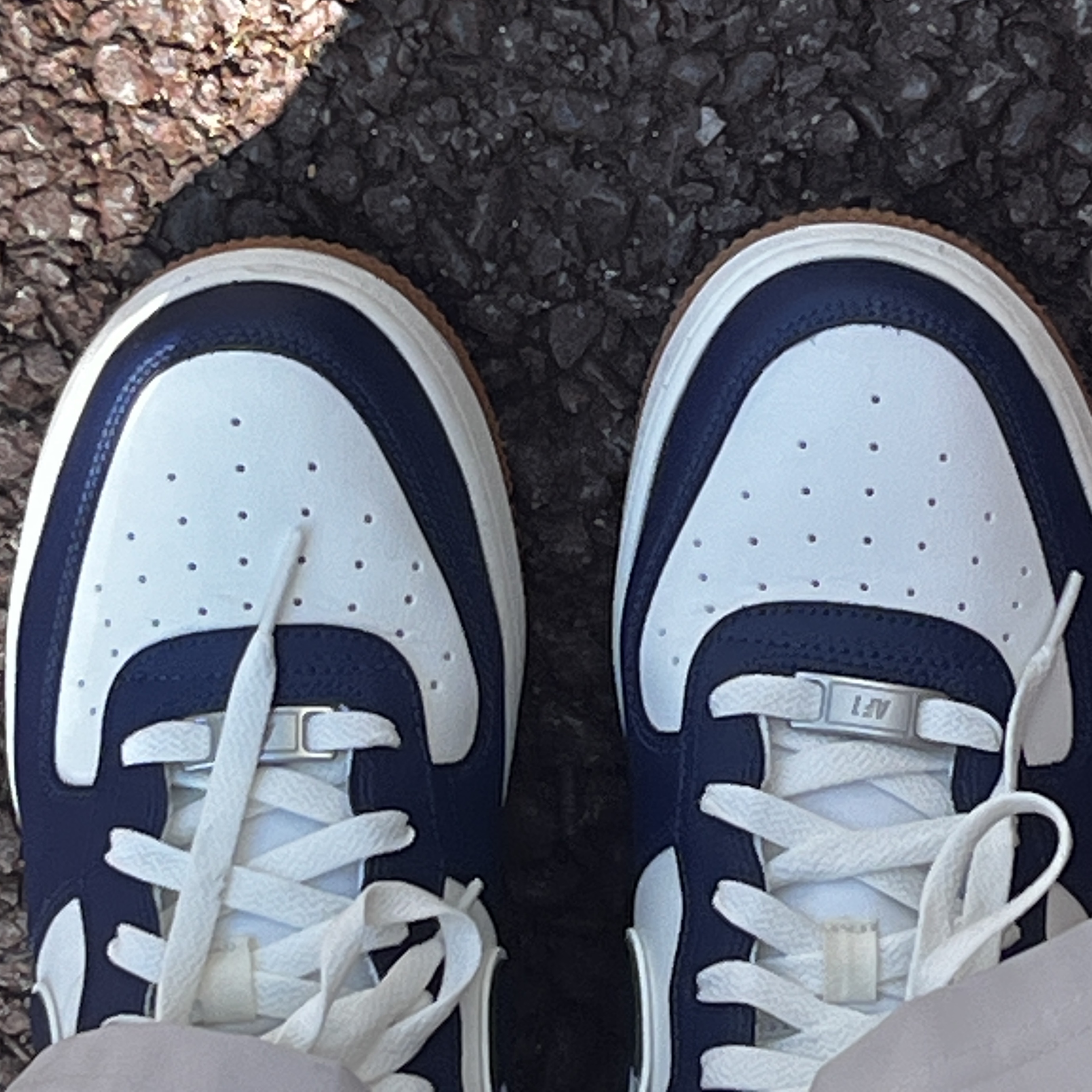 (GS) Nike Air Force 1 LV8 3 Midnight Navy 착용 스타일 - 1