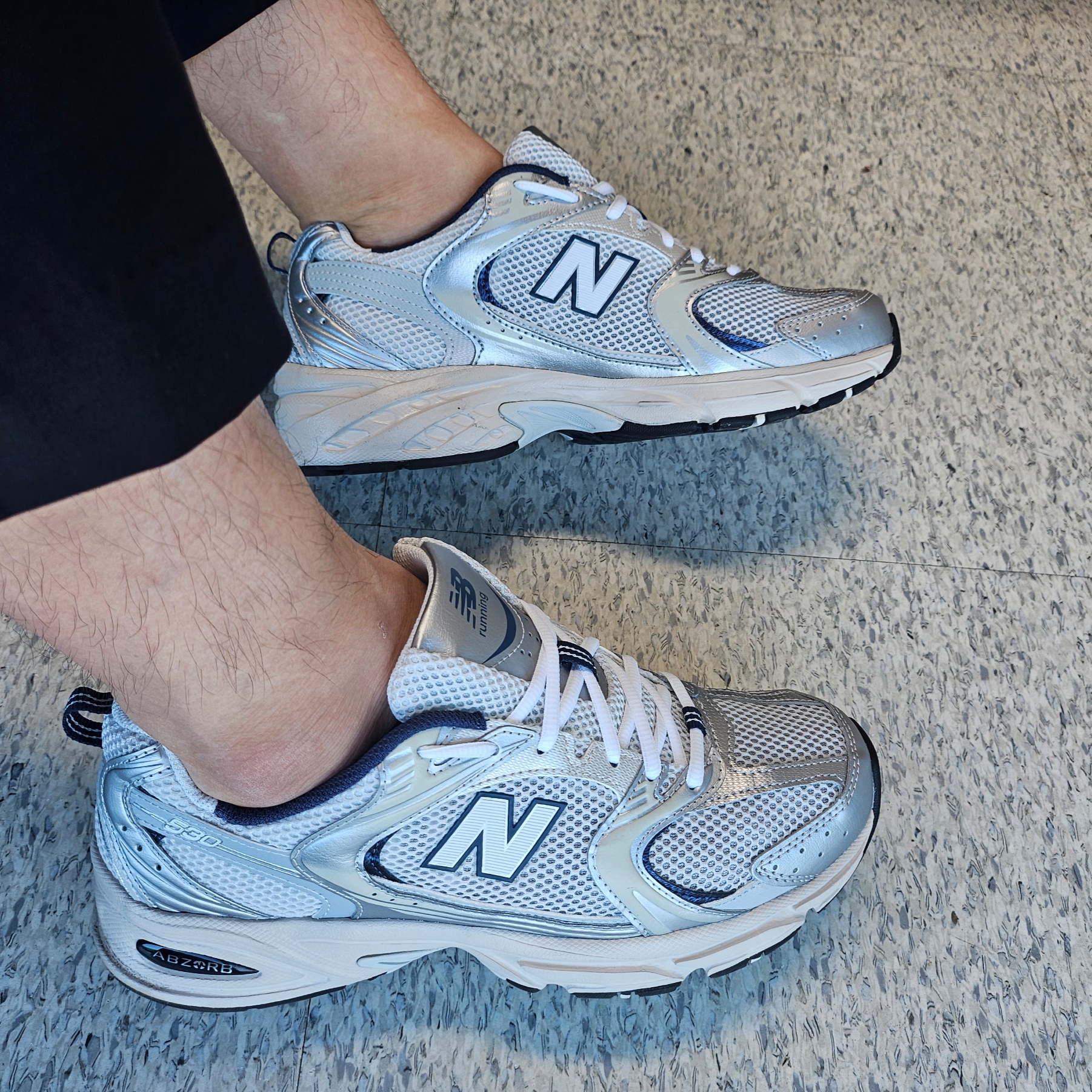 New Balance 530 Steel Grey 착용 스타일