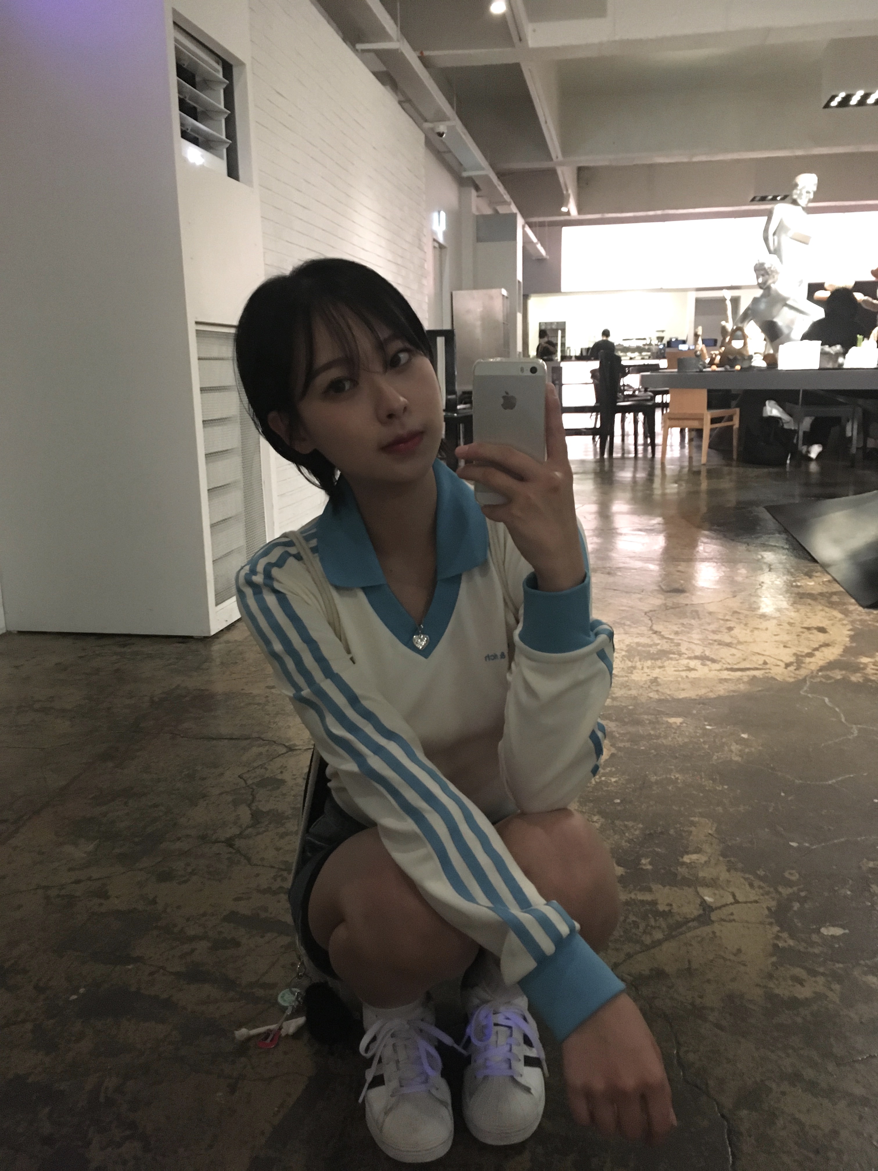(W) Adidas x Sporty & Rich Long Sleeve Football Jersey Cream White - US Sizing, Adidas Superstar White Black 착용 스타일 - 1