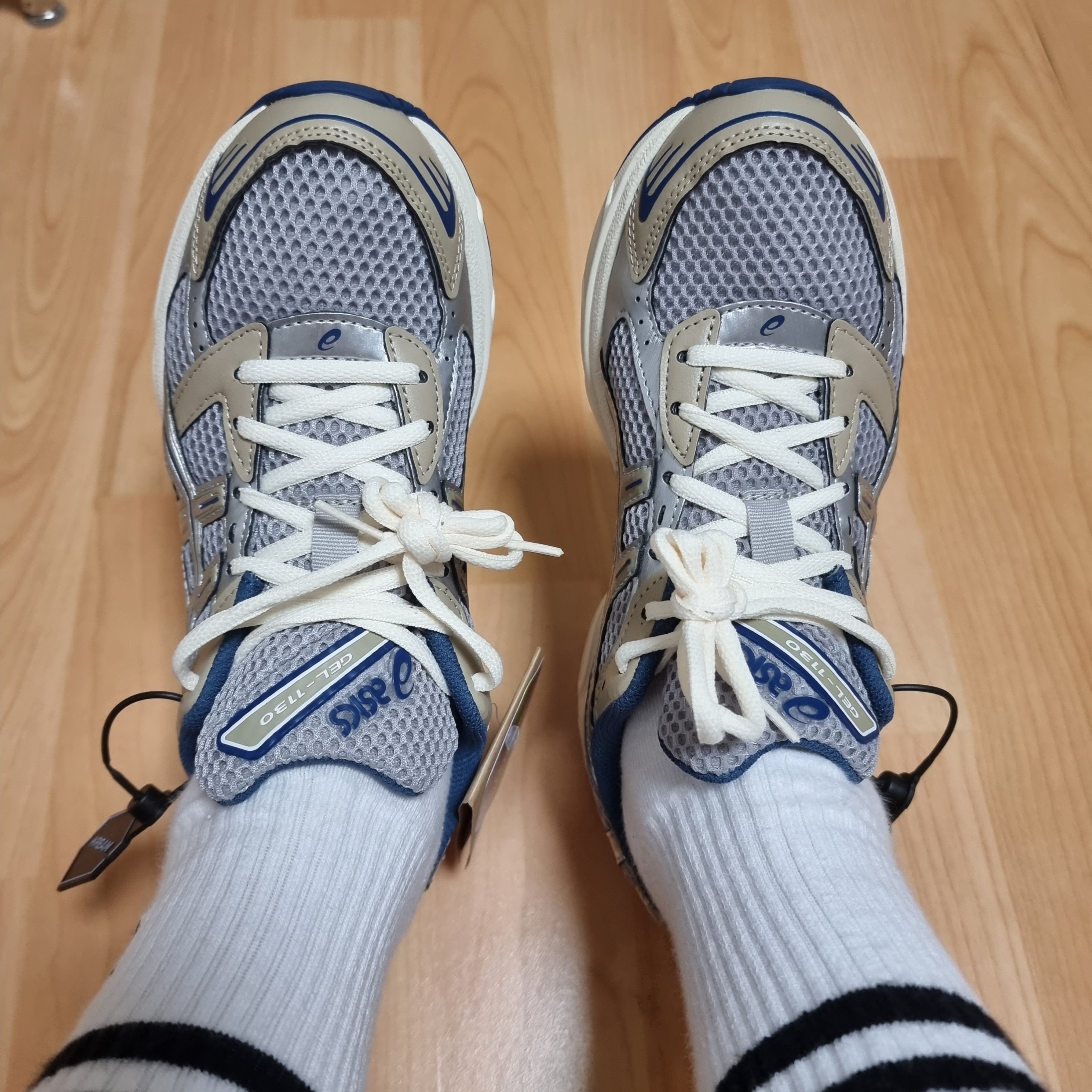 Asics Gel-1130 Oyster Grey Pure Silver 착용 스타일 - 1