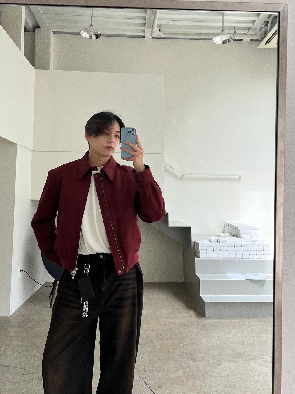 Haleine Padded 3D Detail Short Jacket Burgundy 착용 스타일 - 1