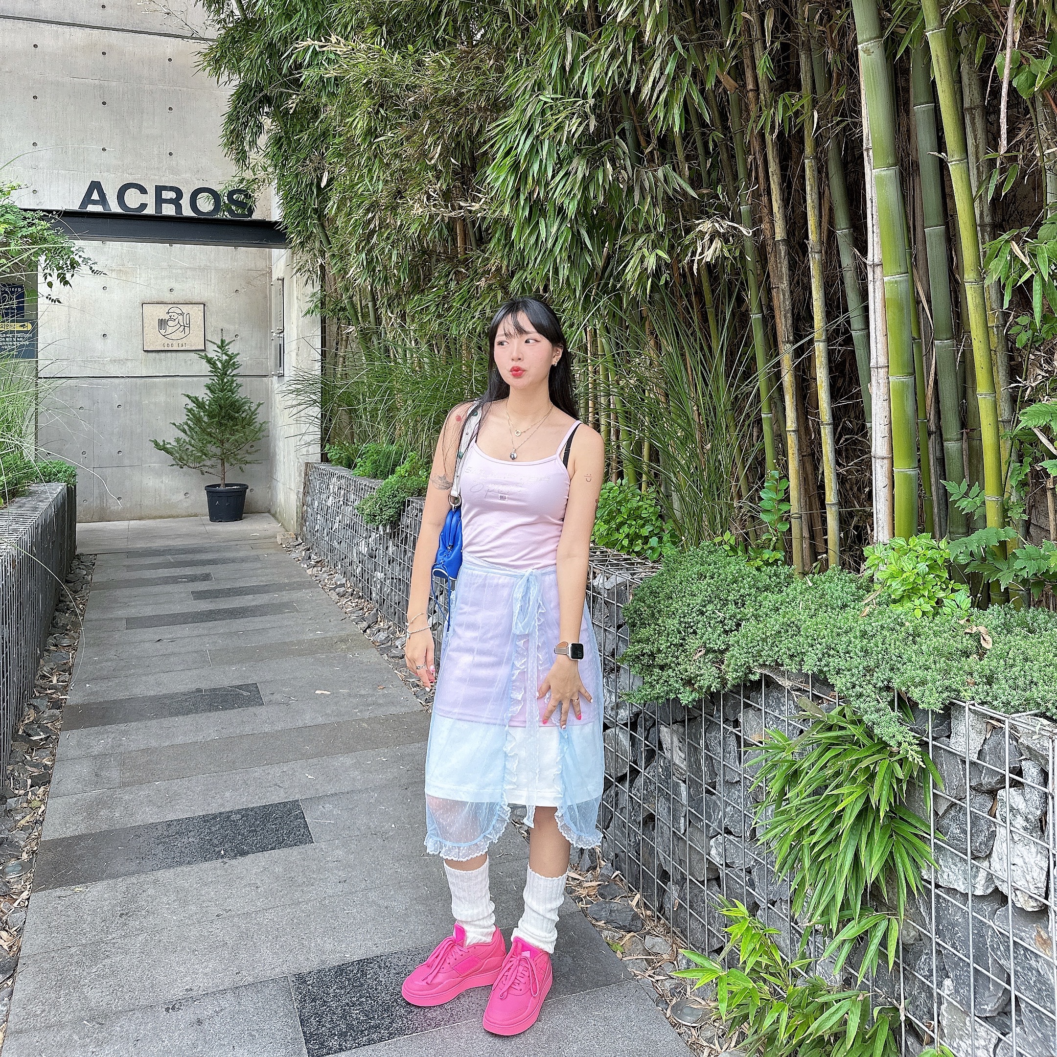 (W) Adidas Osade Pink Fusion 착용 스타일 - 1