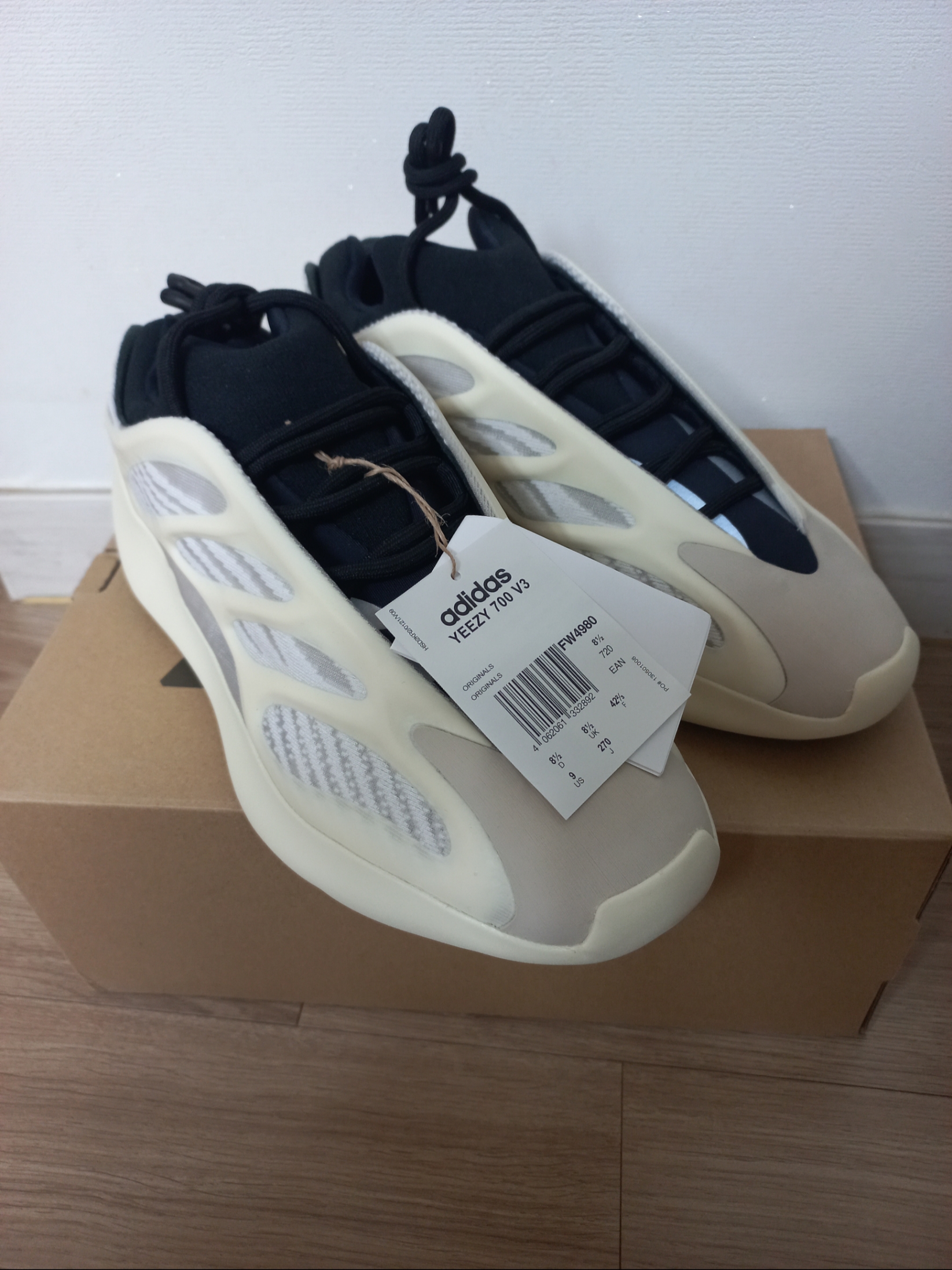 Adidas Yeezy 700 V3 Azael 2022/2023, Adidas Yeezy 700 V3 Azael 2019 착용 스타일 - 3