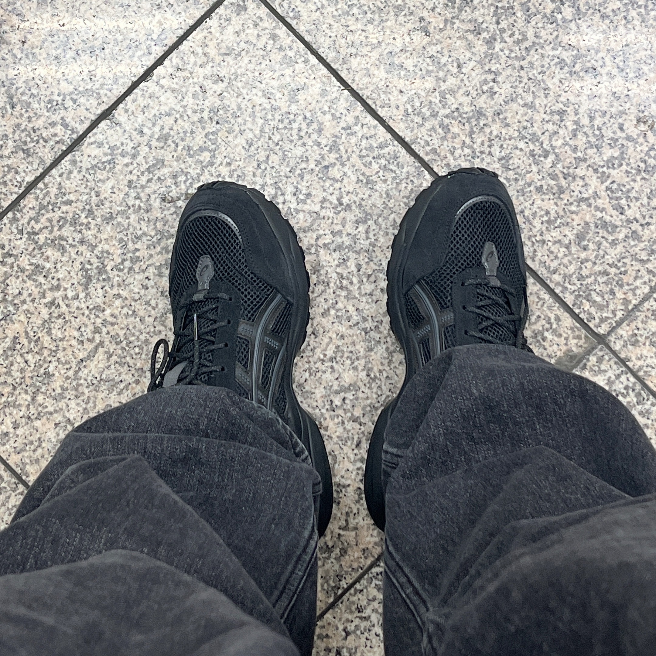 Asics Gel-1090 V2 Black 착용 스타일
