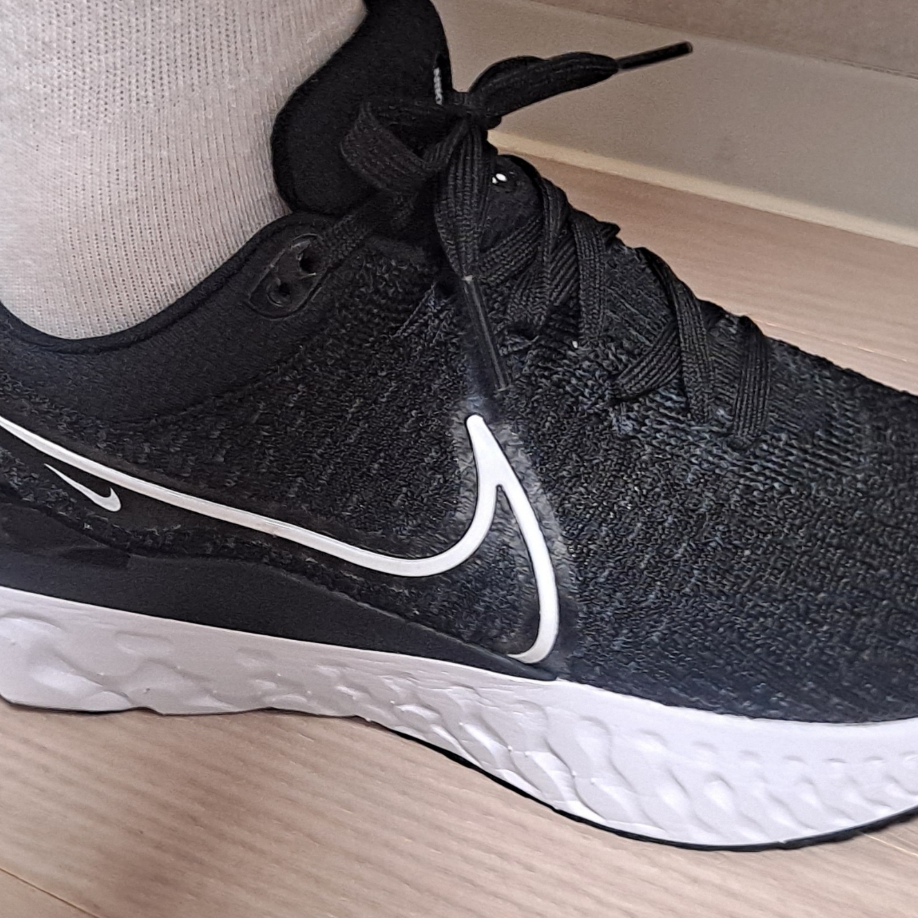 Nike React Infinity Run Flyknit 3 Black White 착용 스타일 - 1