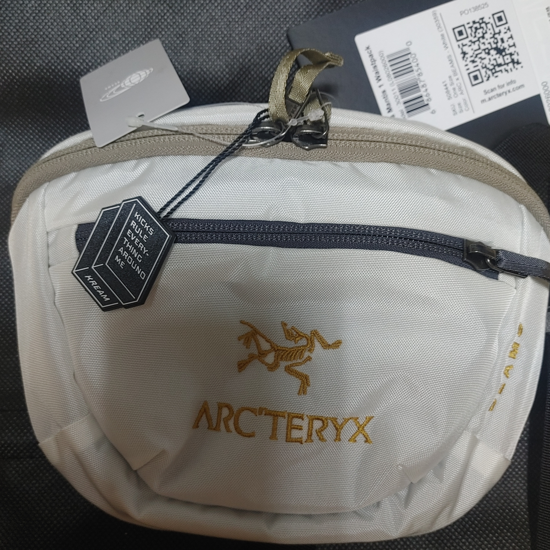 Arc'teryx x Beams Mantis 1 Waistpack White 착용 스타일