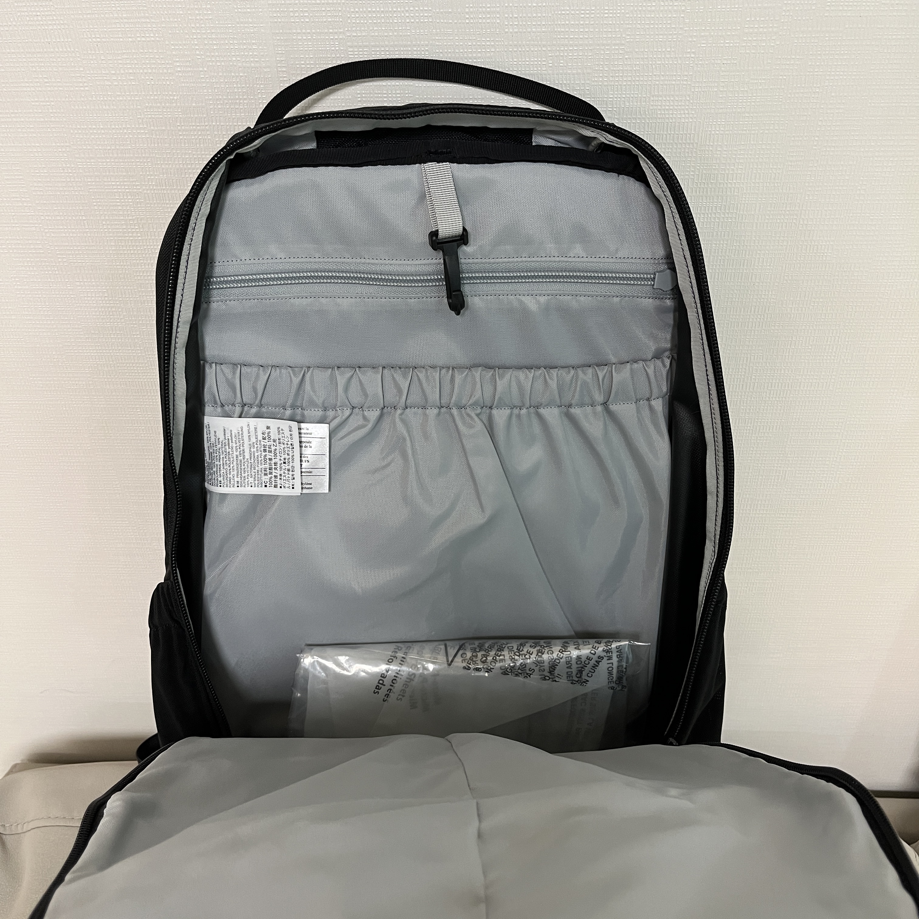 Arc'teryx Mantis 26 Backpack Black 착용 스타일 - 2