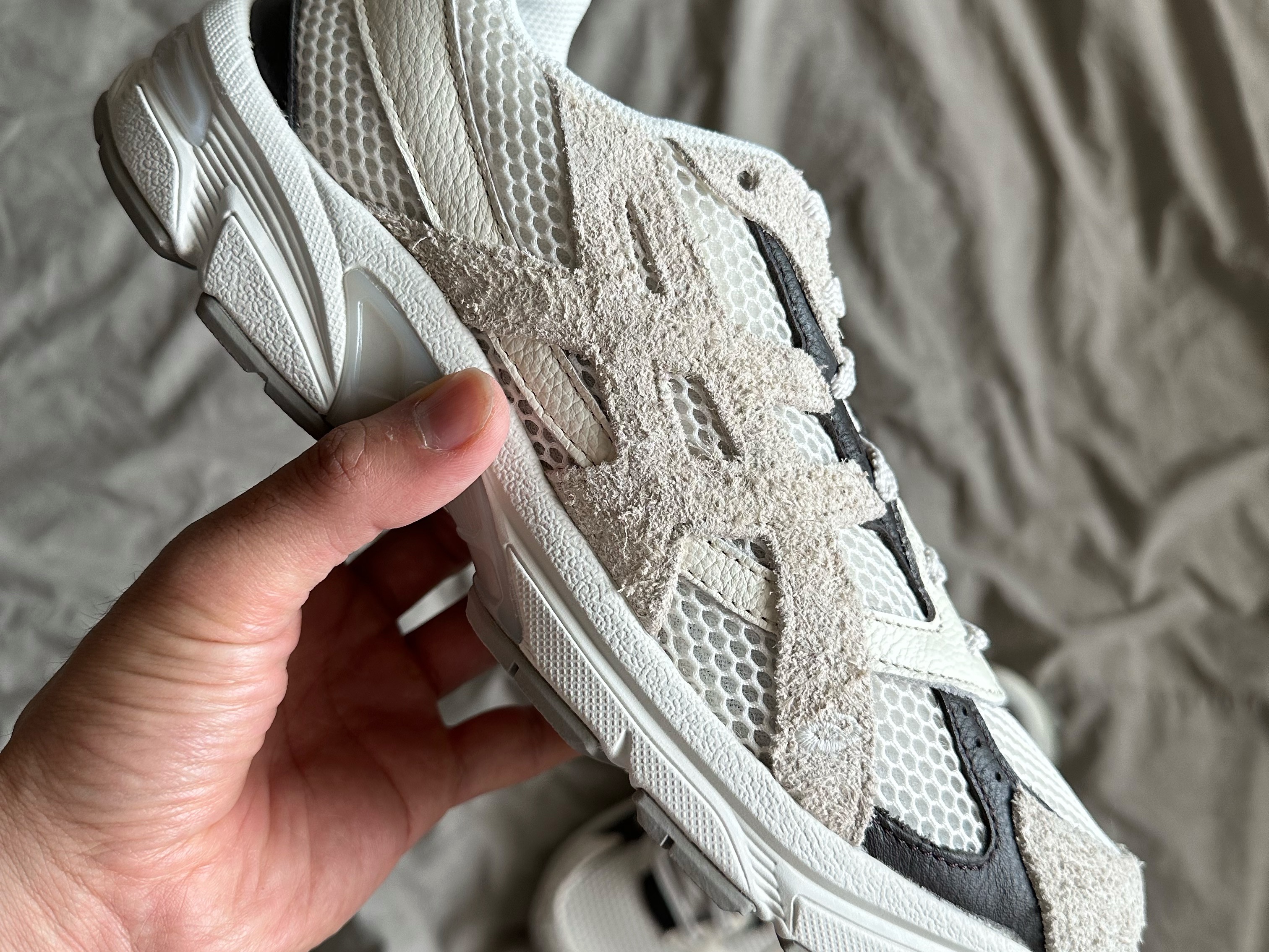 Asics x Hal Studios Gel-1130 MK-III Glacier 착용 스타일 - 3