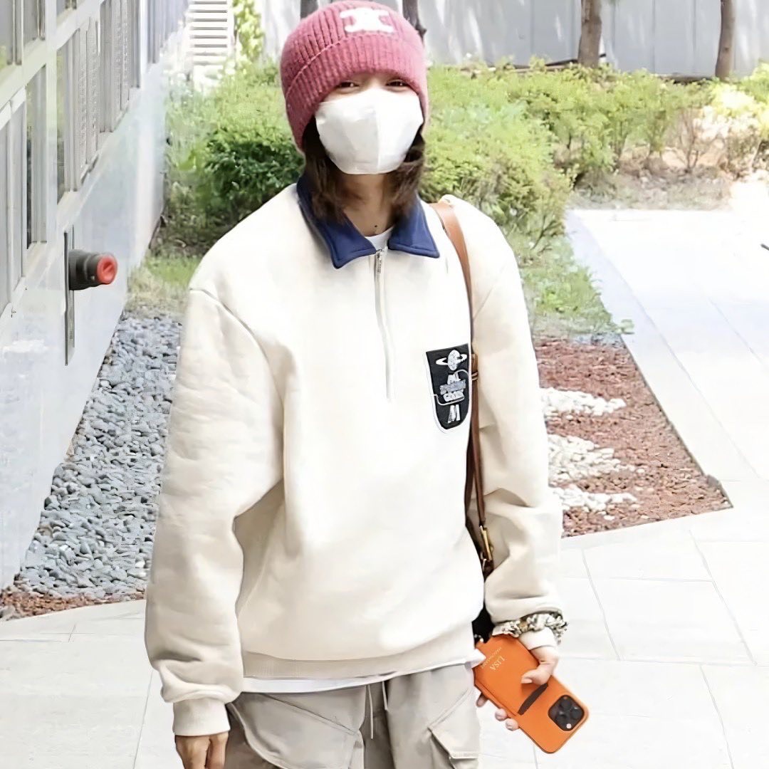[KREAM 단독] Maison de Sabre iphone Case 14 Pink Lily 착용 스타일 - 2