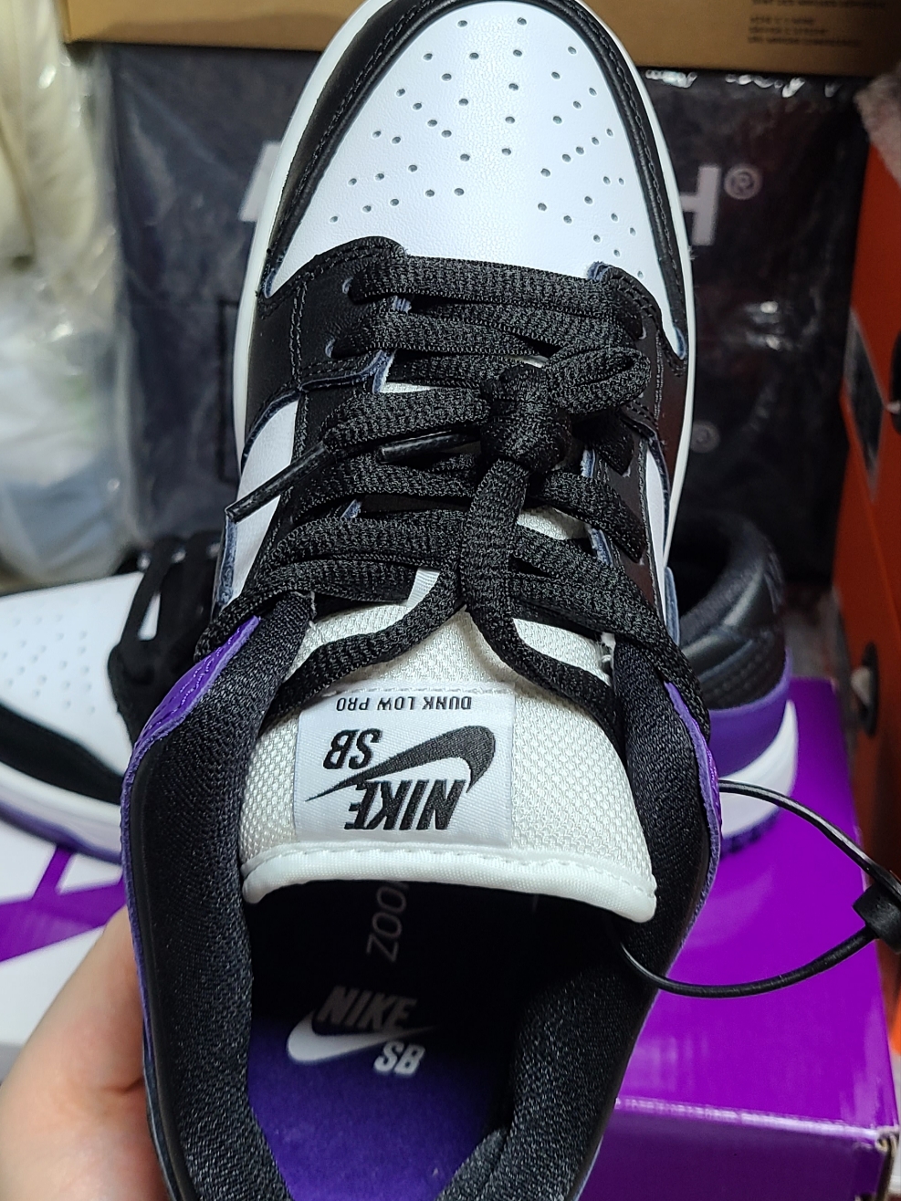 Nike SB Dunk Low Pro Court Purple 착용 스타일 - 3