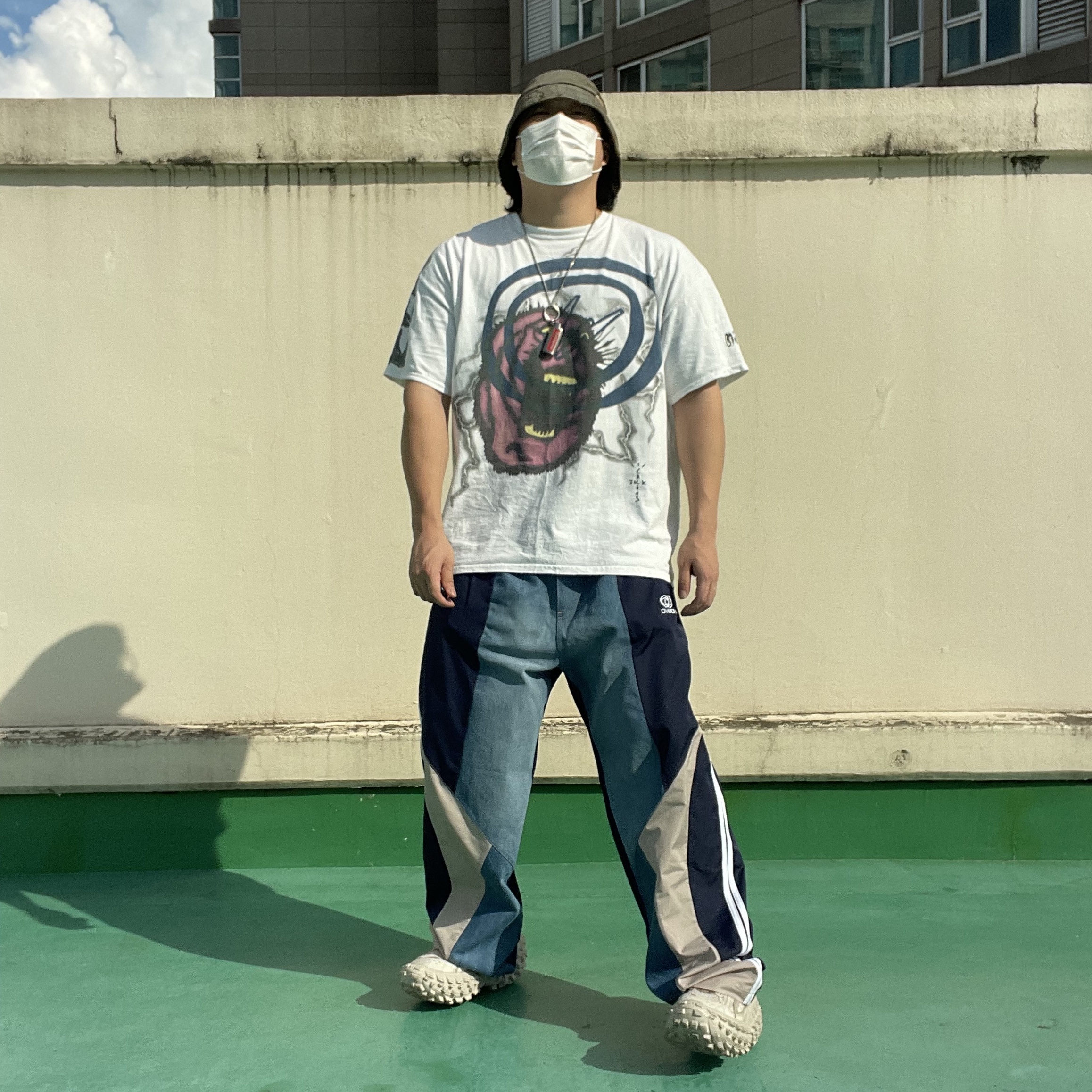 [KREAM 단독] Civision by CSC Hybrid Track Pants Navy, Balenciaga Defender Sneakers Beige 착용 스타일 - 3