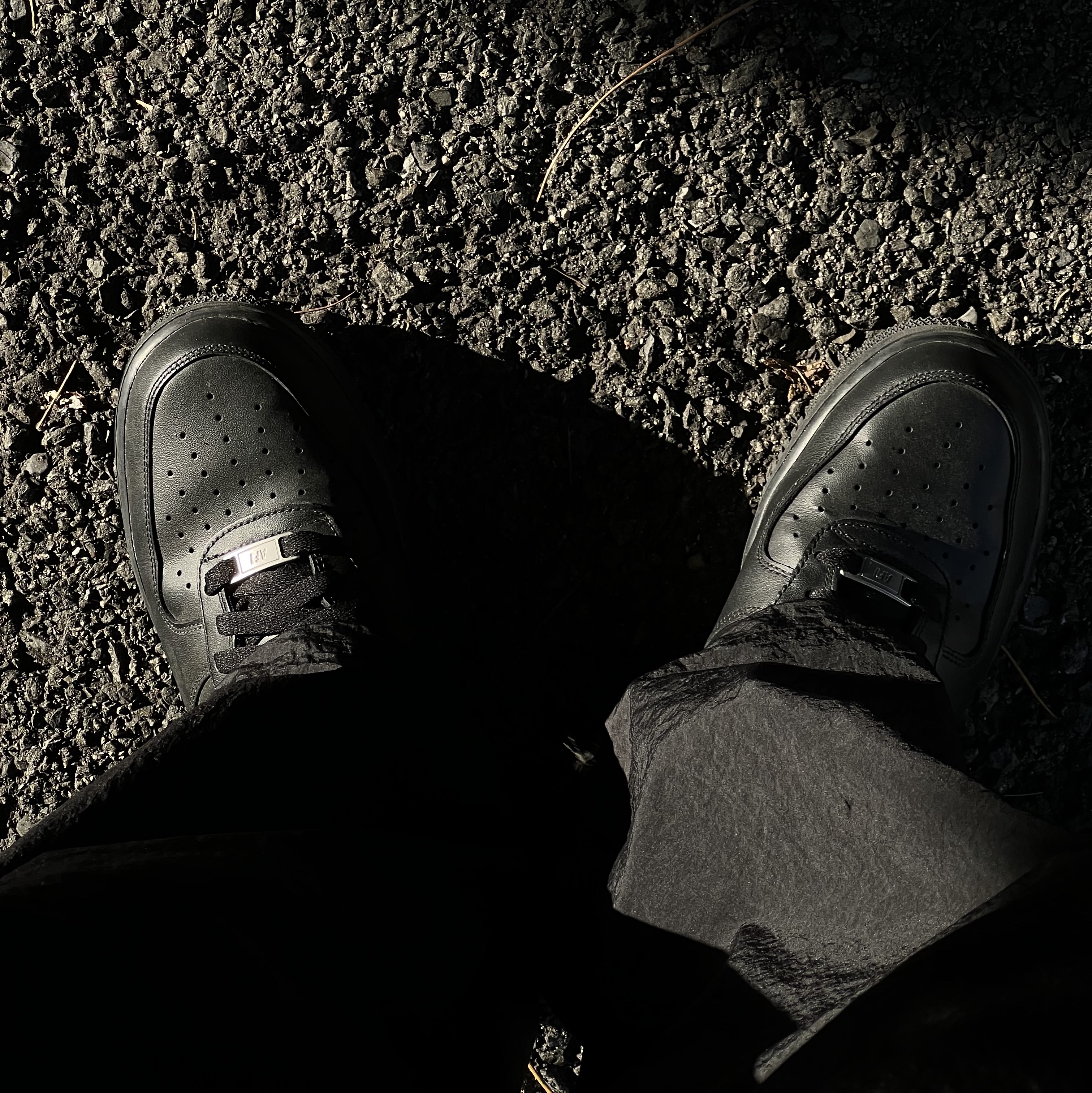 Nike Air Force 1 '07 Low Triple Black 착용 스타일