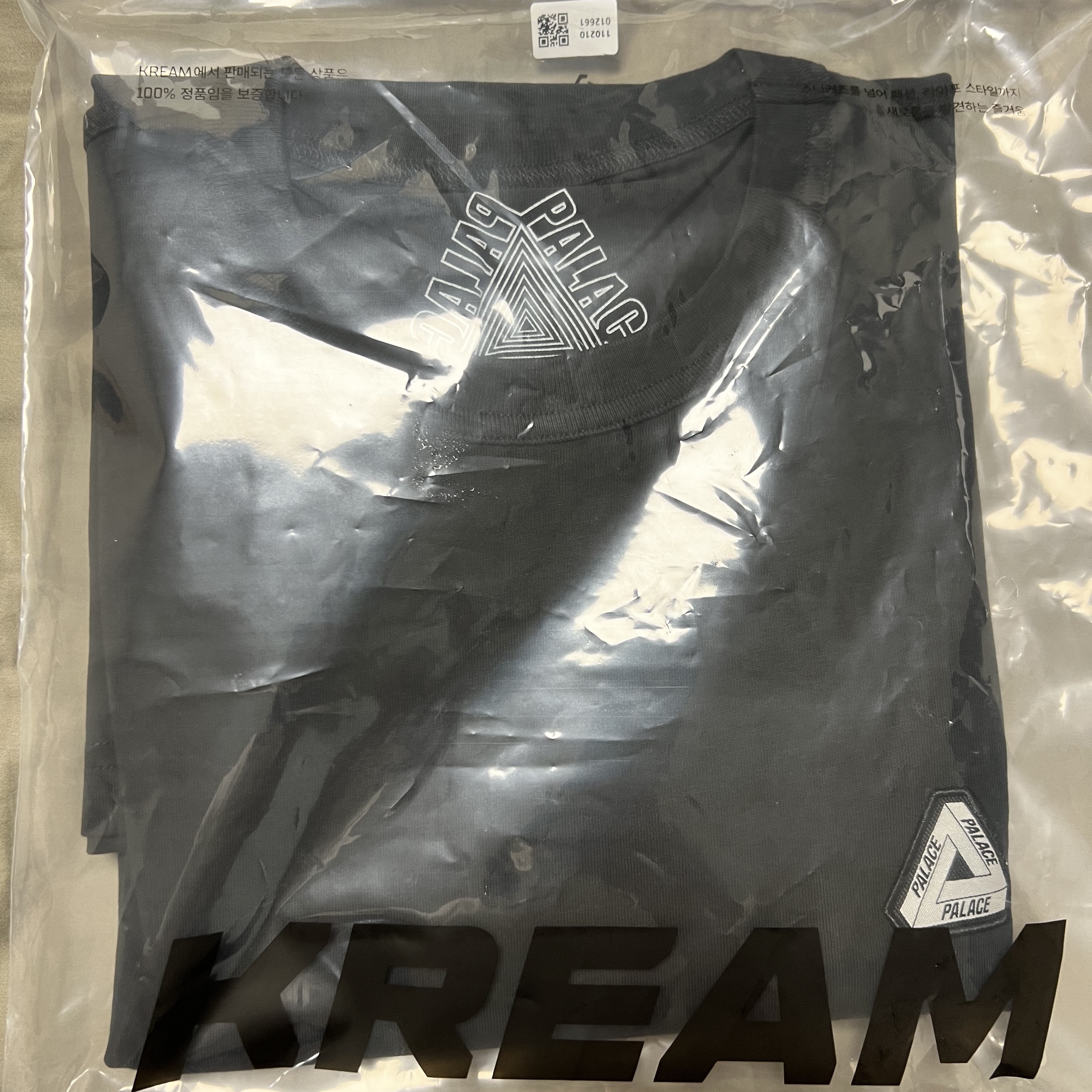 Palace Sofar T-Shirt Black 착용 스타일