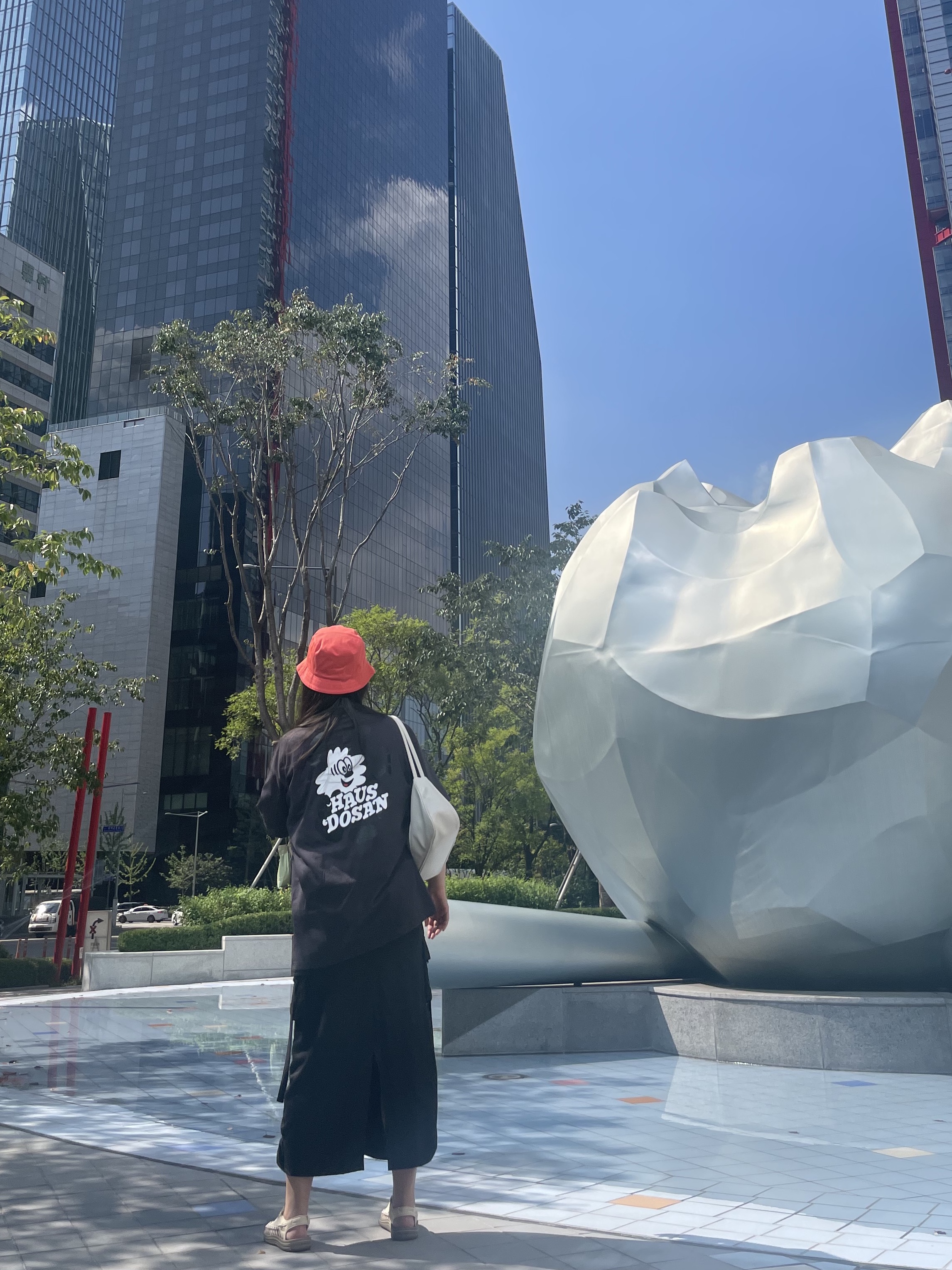 Verdy x Haus Dosan T-Shirt Black 착용 스타일