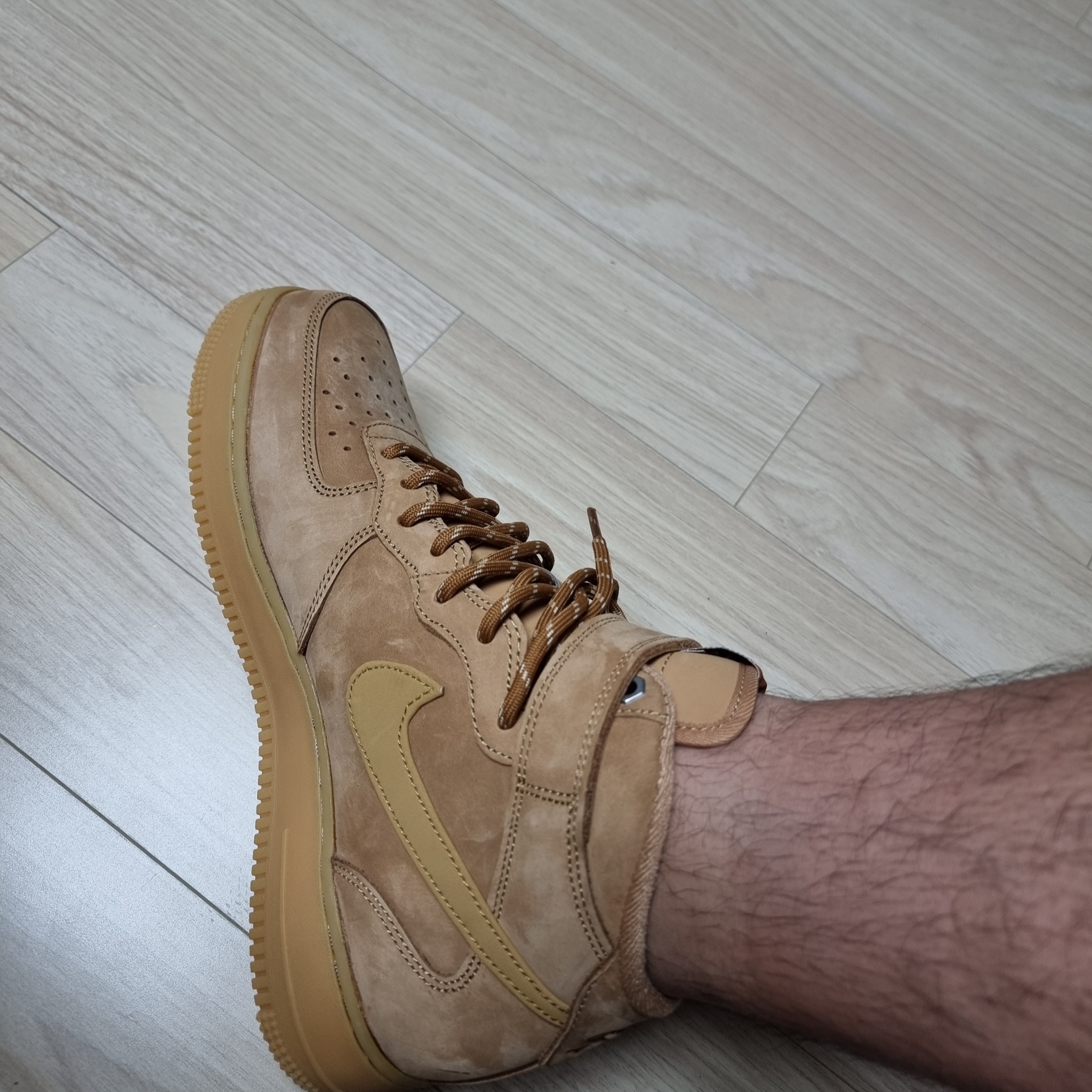 Nike Air Force 1 Mid '07 WB Flax 착용 스타일
