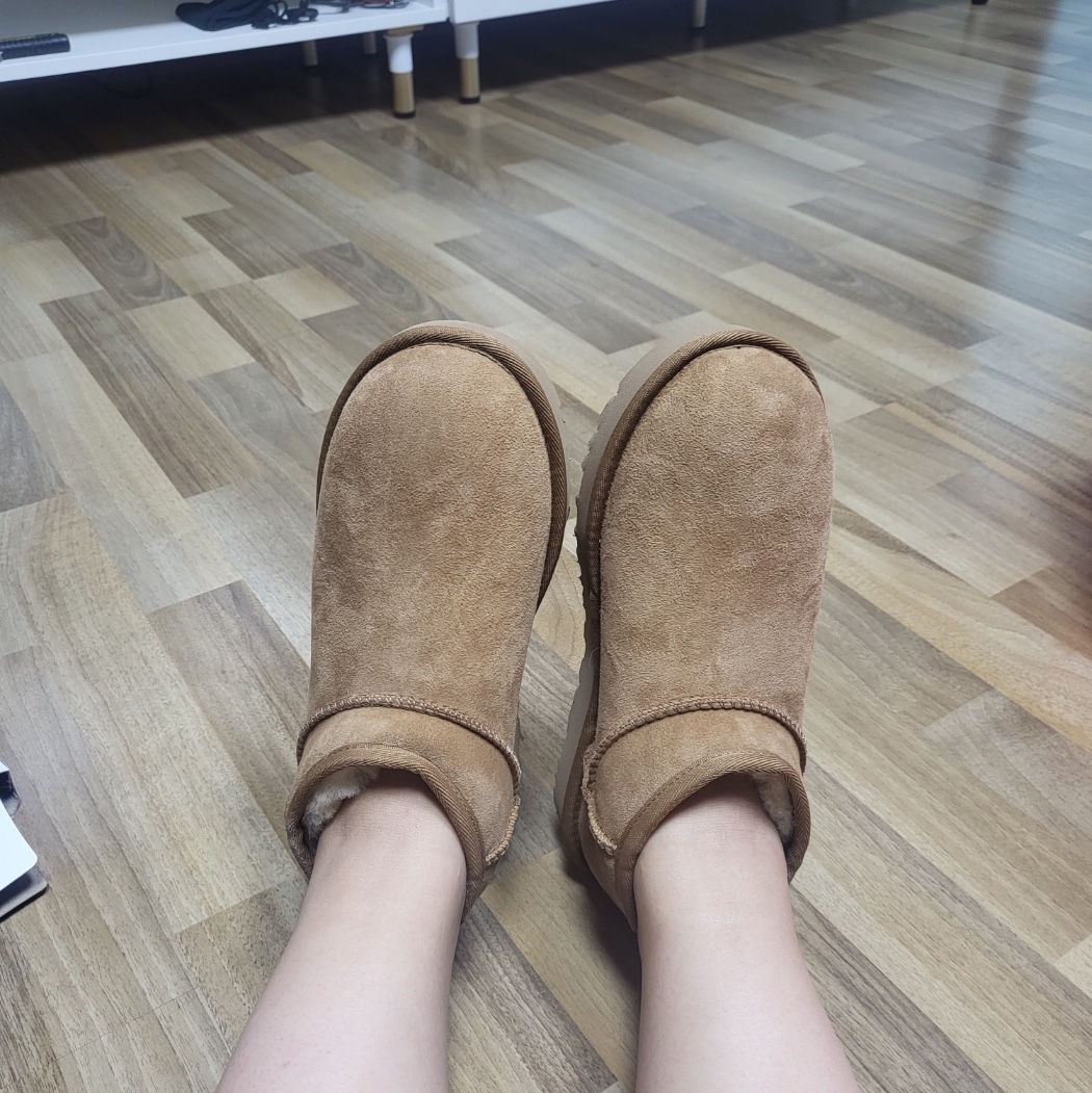 (W) UGG Classic Ultra Mini Boots Chestnut 착용 스타일