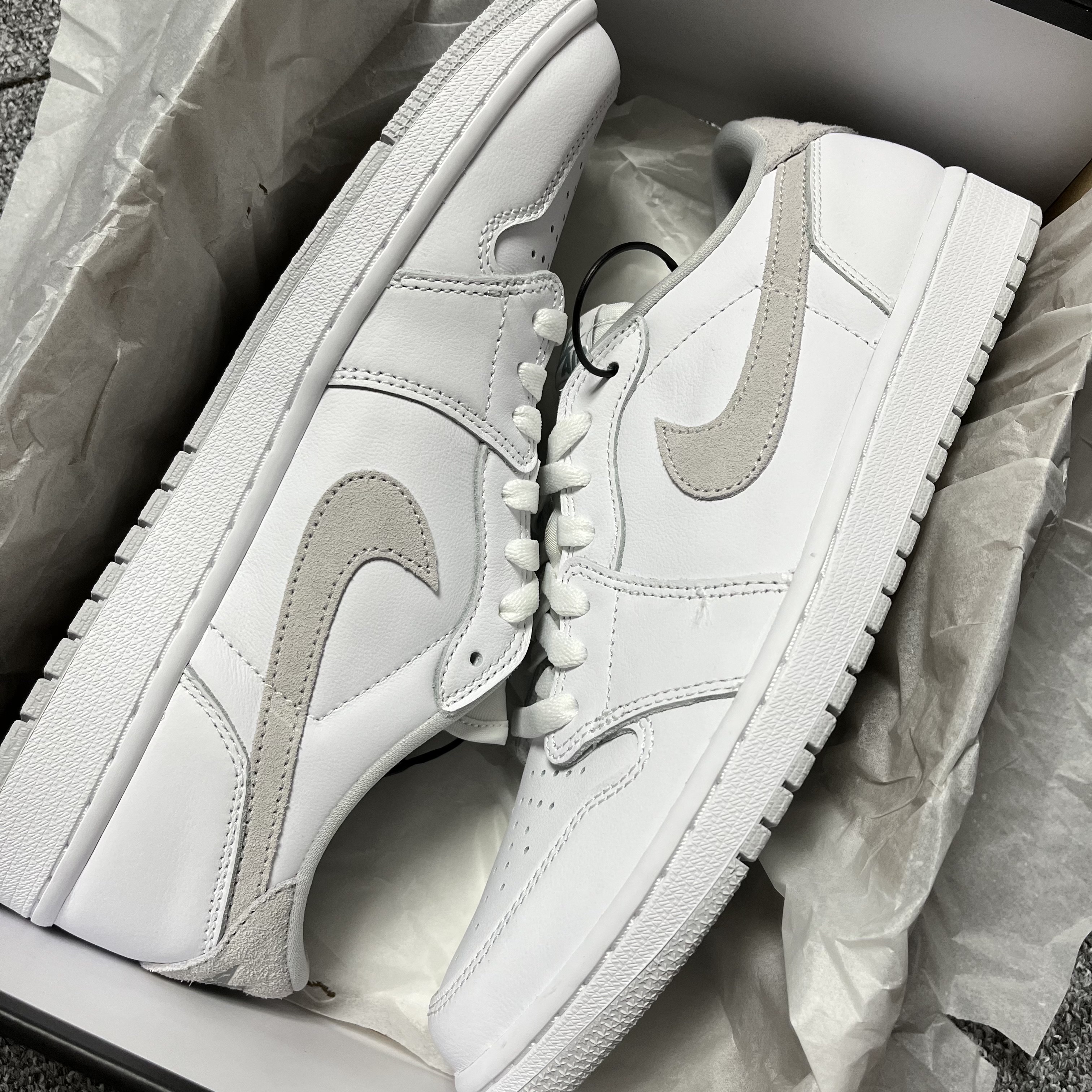 Jordan 1 Low OG Neutral Grey 착용 스타일 - 1