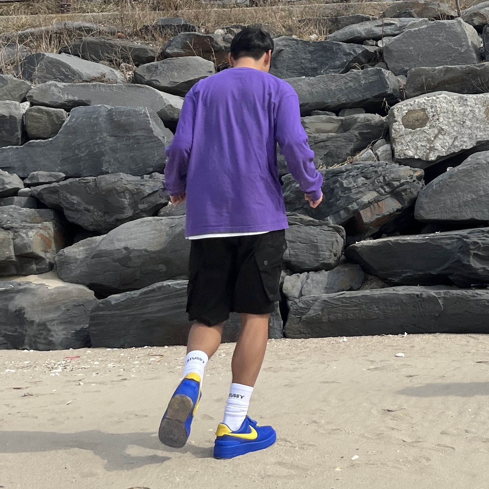 Nike x Ambush Air Force 1 Low SP Game Royal and Vivid Sulfur 착용 스타일 - 5