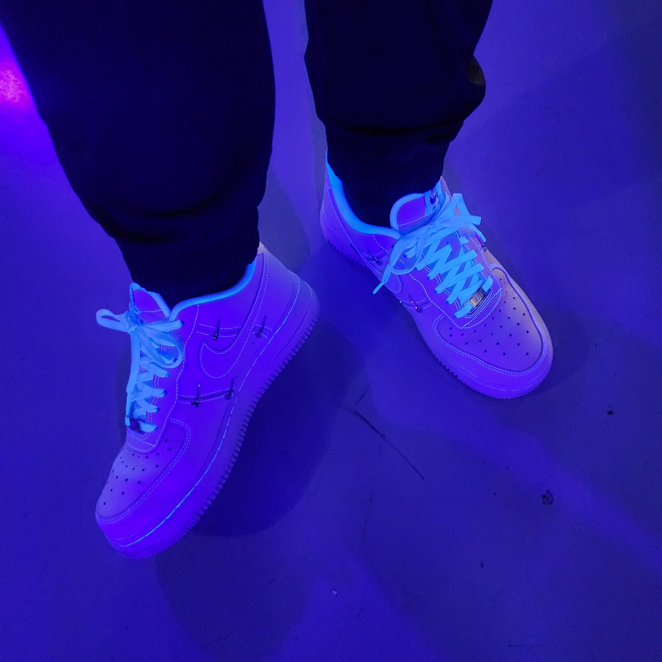 (W) Nike Air Force 1 Low '07 LX Chrome Luxe 착용 스타일 - 2