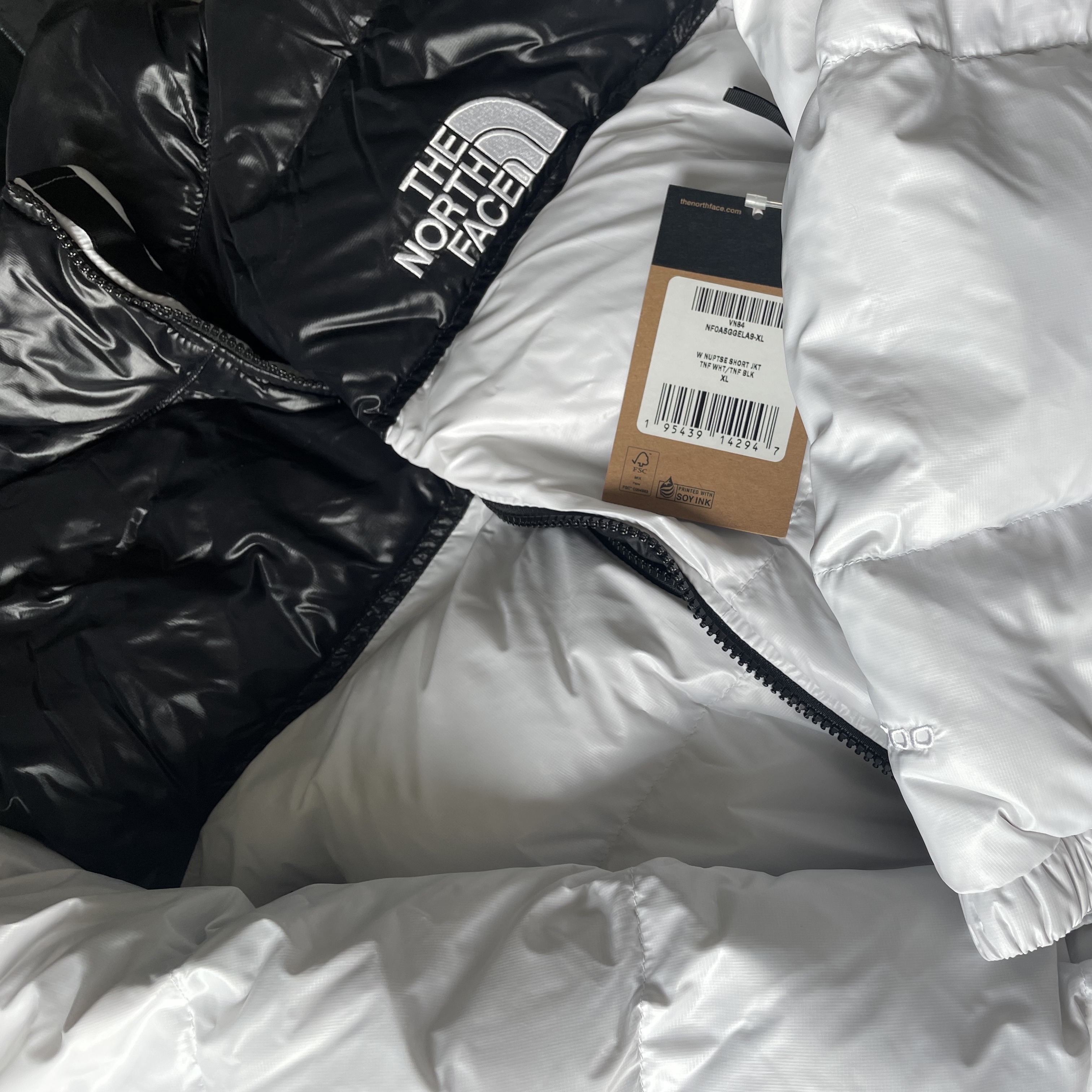 (W) The North Face Nuptse Short Jacket White Black 착용 스타일