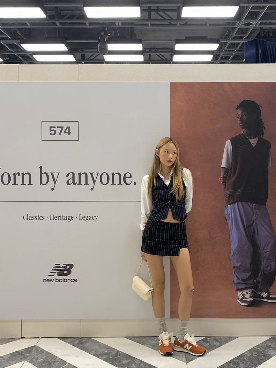 New Balance x Size? 574 College Pack Orange 착용 스타일