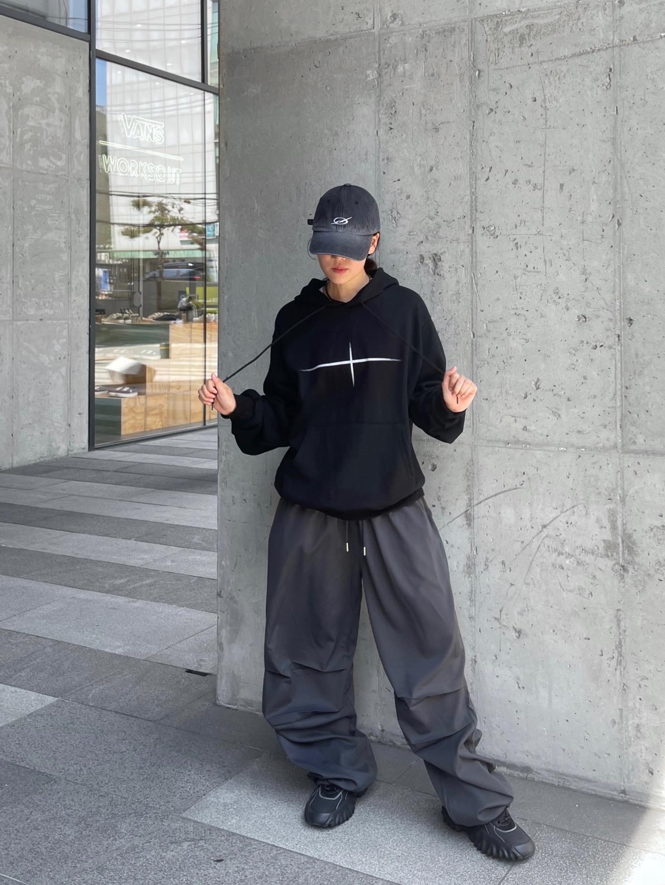 Oakley Factory Team x Brain Dead Chop Saw Black 착용 스타일 - 1