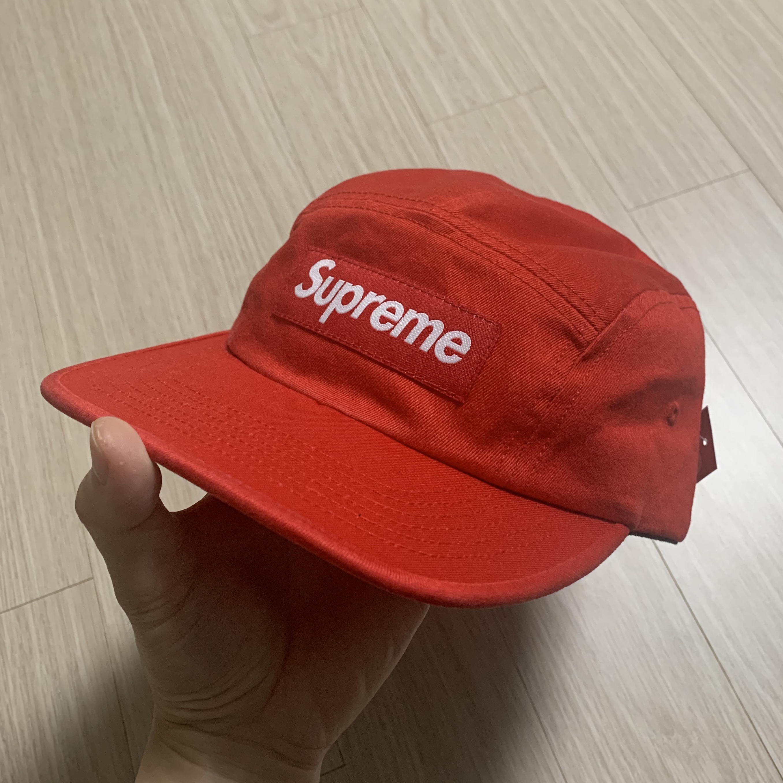 Supreme Washed Chino Twill Camp Cap Red 착용 스타일 - 2