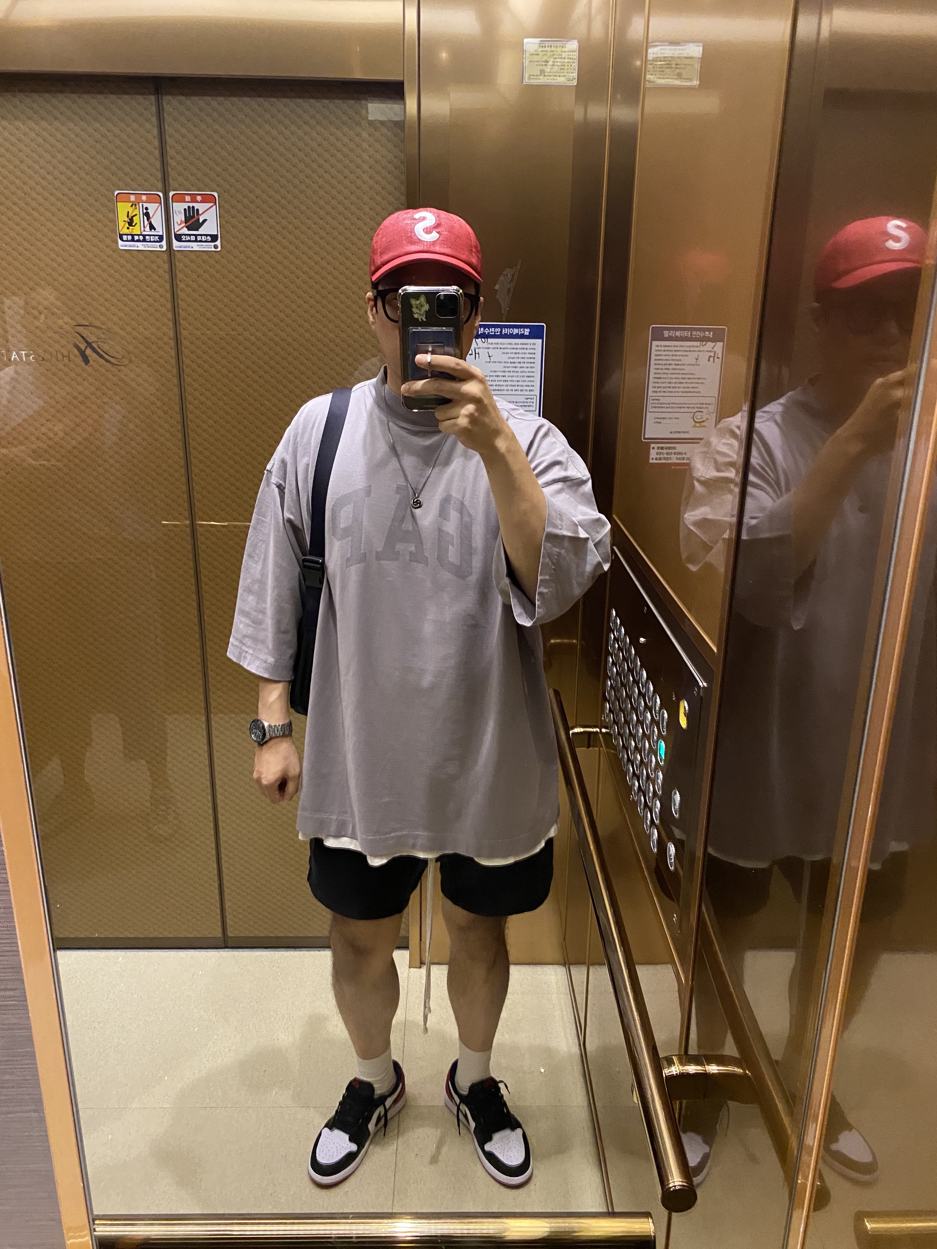 Yeezy Gap Engineered By Balenciaga Dove 3/4 Sleeve T-Shirt Grey, Supreme Raffia S Logo 6-Panel Red - 22SS 착용 스타일