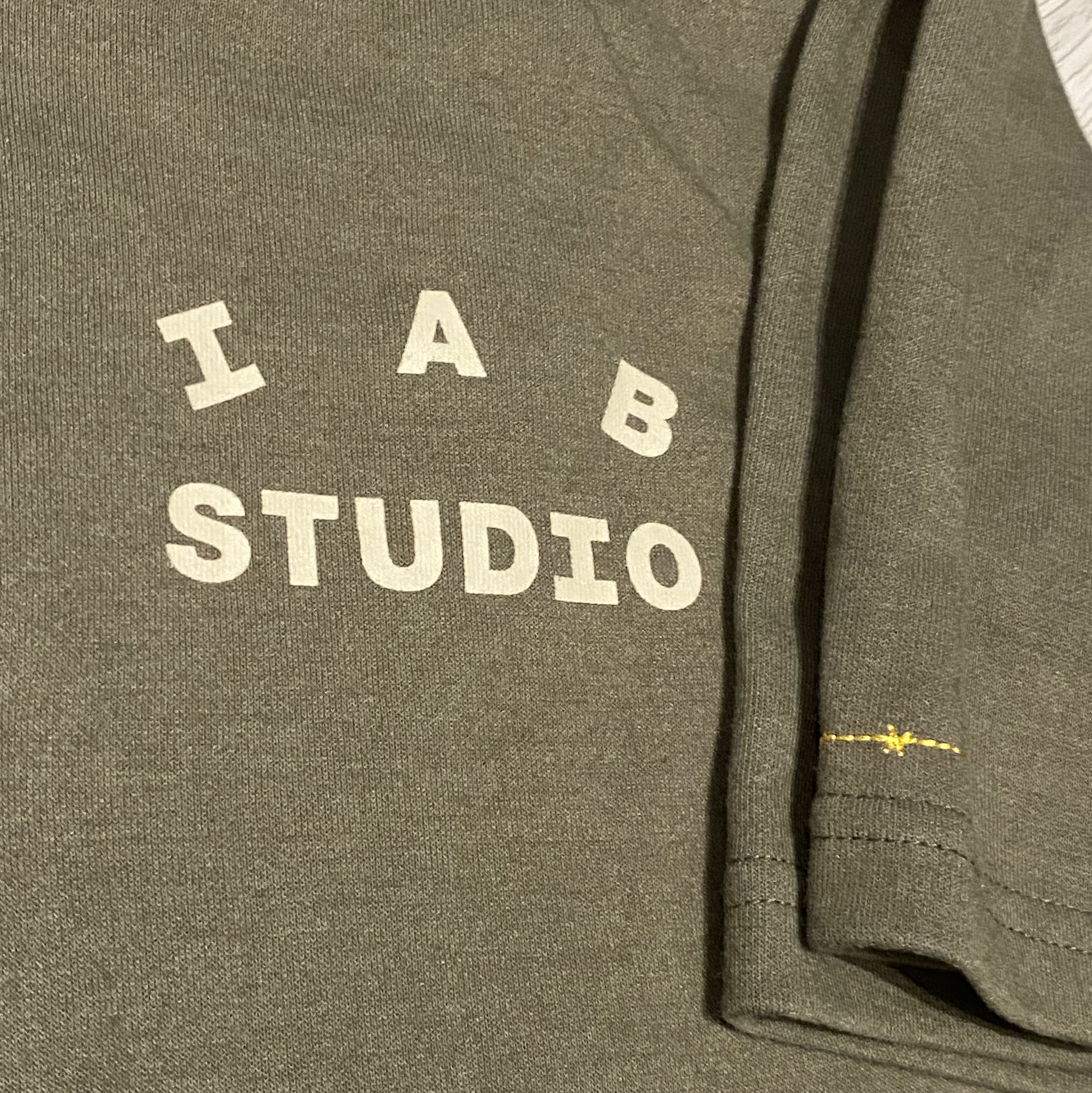 IAB Studio x D.P. T-Shirt Army Green 착용 스타일