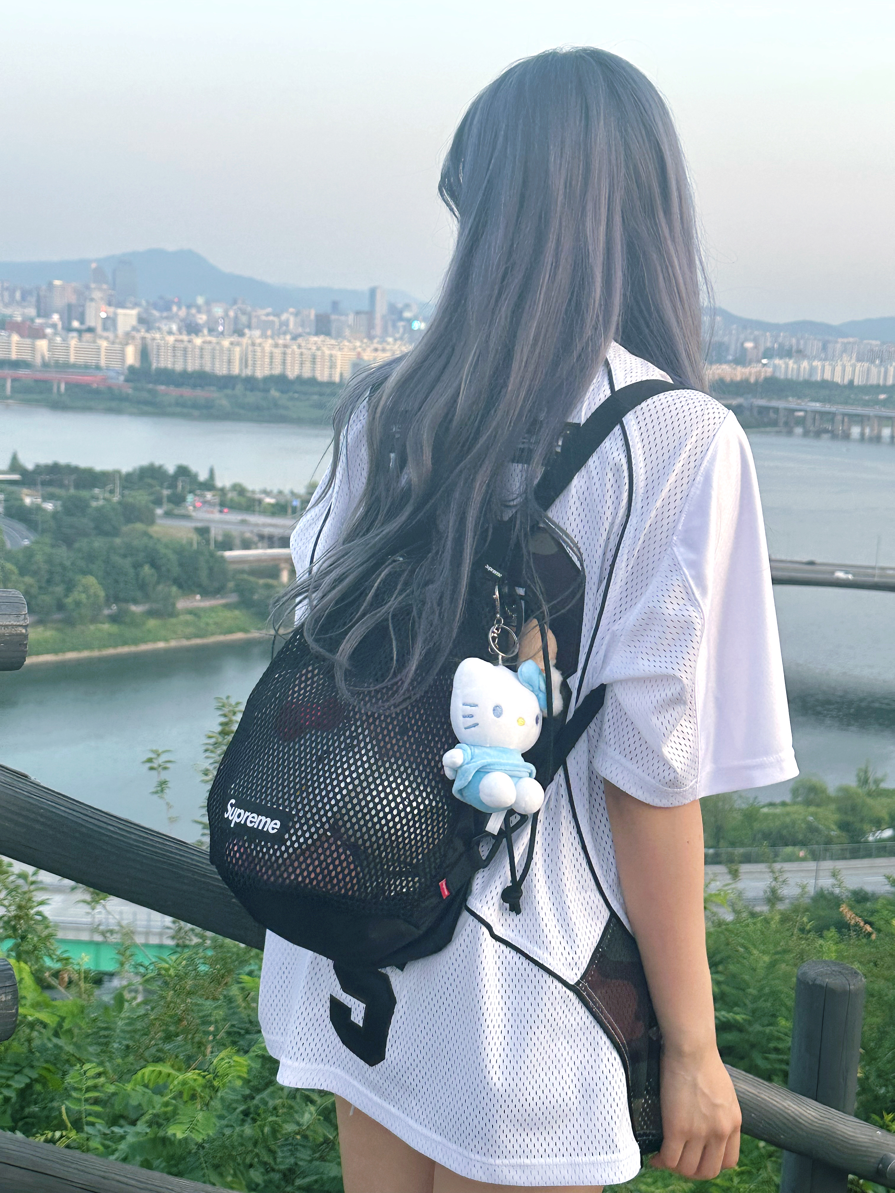 Supreme Perfect Season Football Jersey White - 23SS, Supreme Mesh Small Backpack Black - 23SS 착용 스타일 - 5