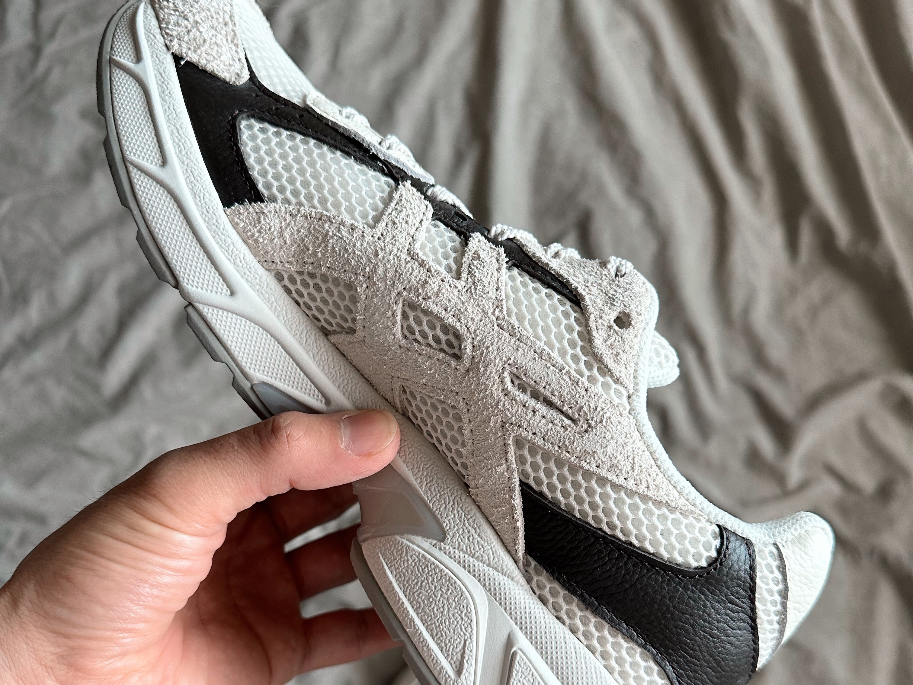 Asics x Hal Studios Gel-1130 MK-III Glacier 착용 스타일 - 2