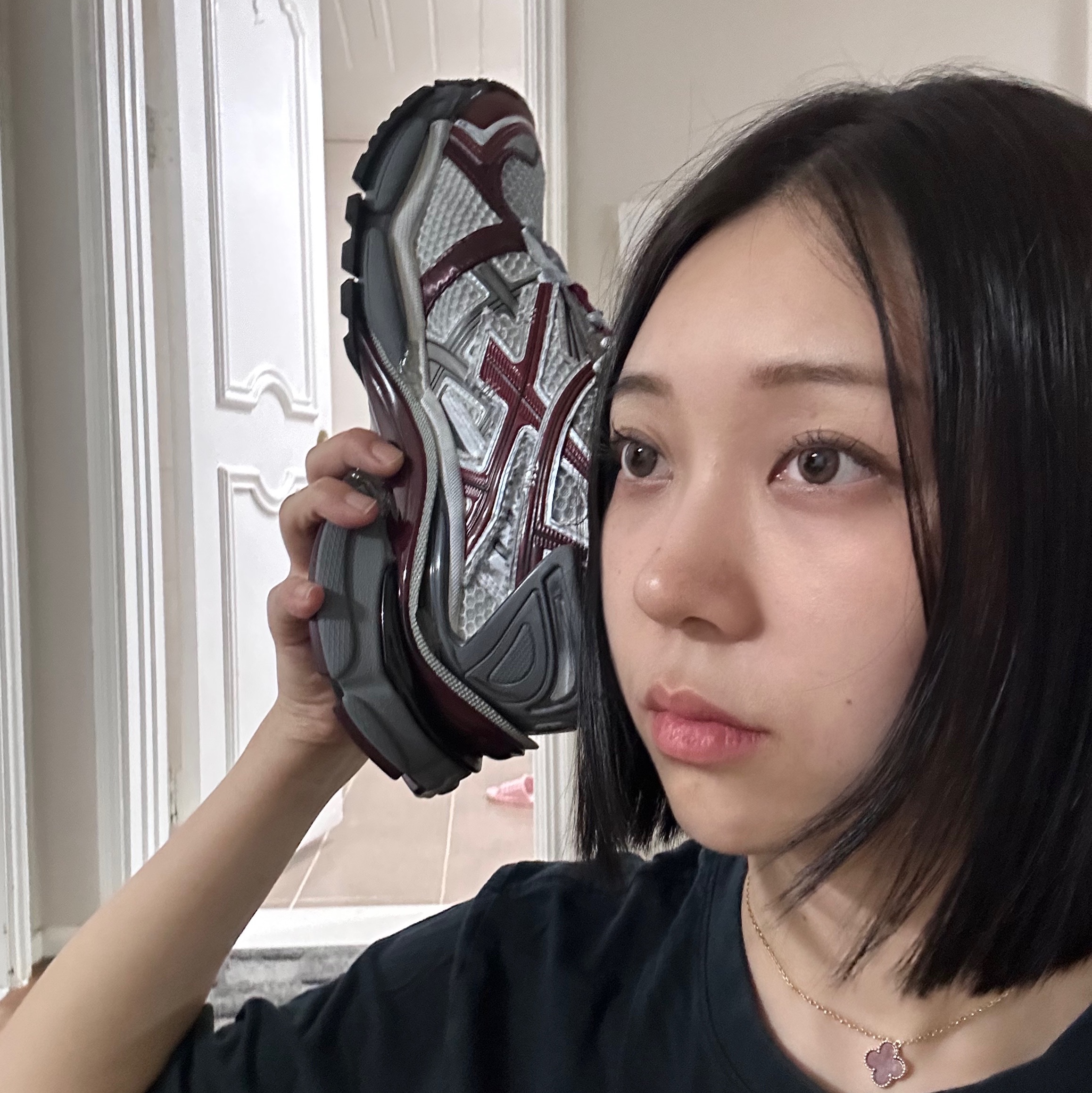 Balenciaga Runner Sneakers Grey Burgundy 착용 스타일