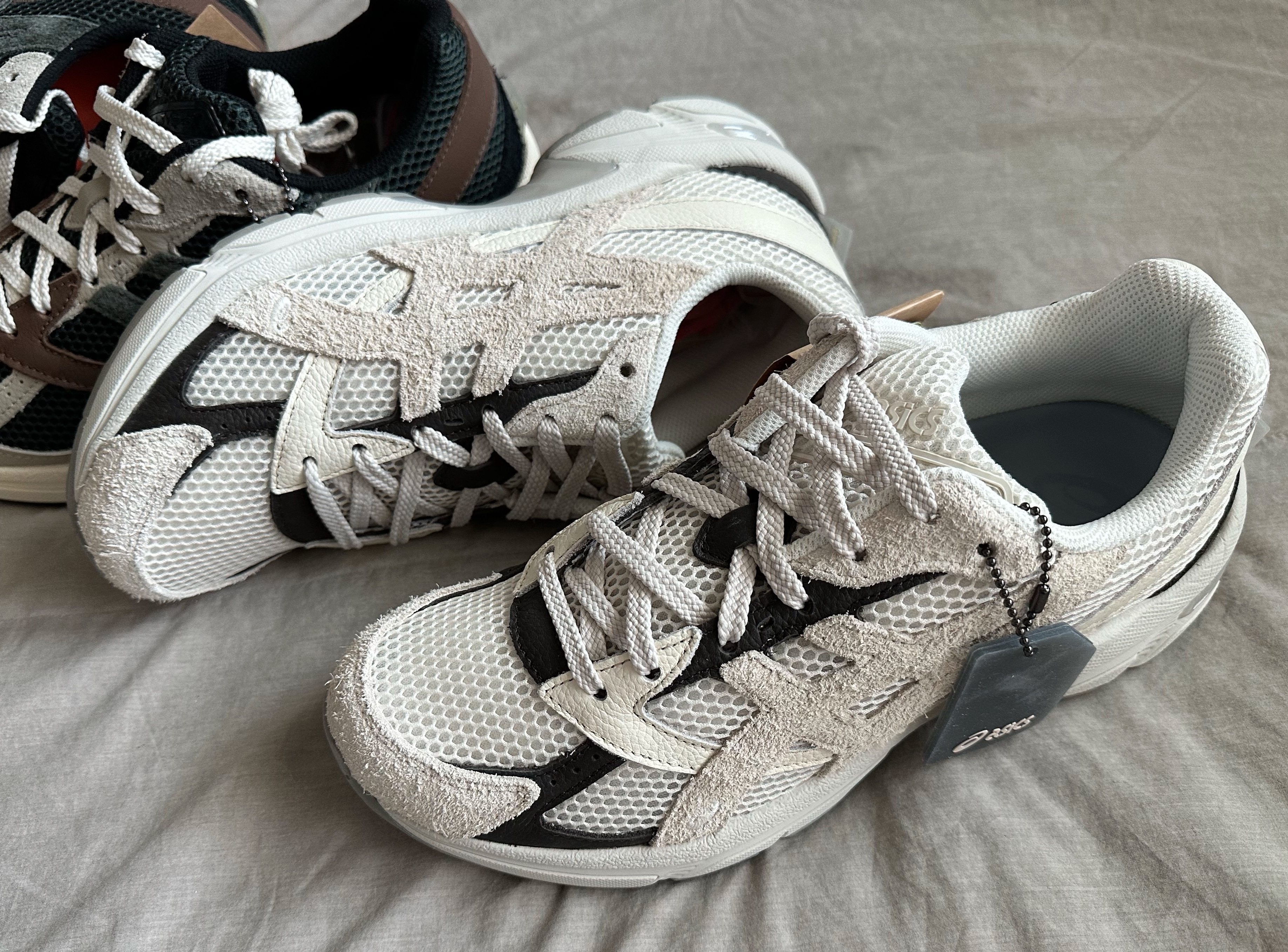 Asics x Hal Studios Gel-1130 MK-III Glacier, Asics x Hal Studios Gel-1130 MK-II Forest 착용 스타일 - 3
