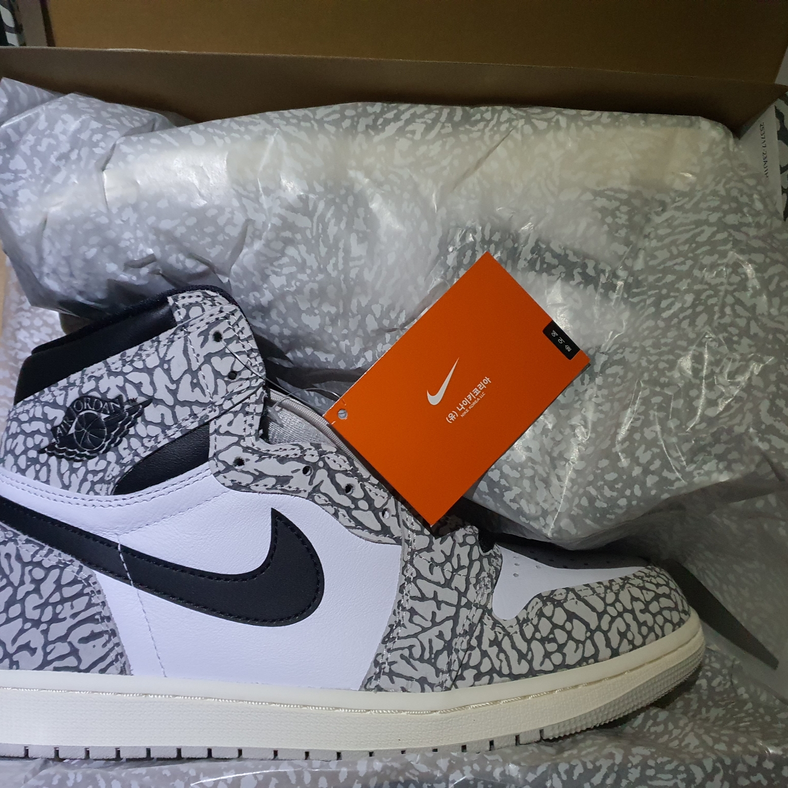Jordan 1 Retro High OG White Cement 착용 스타일