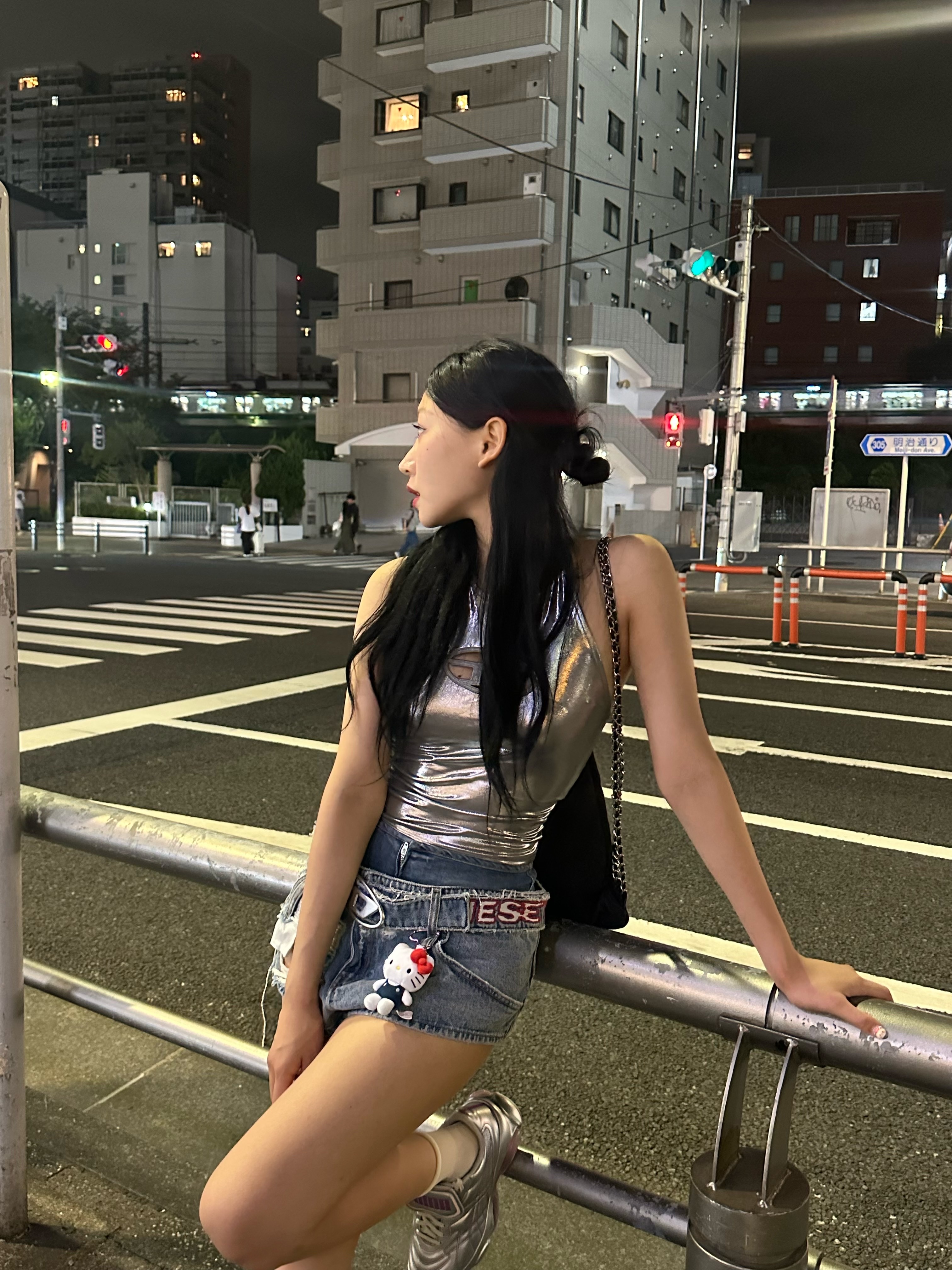 (W) Diesel T-Salila-Od Logo Tank Top Silver, (W) Diesel De-Monker Destroyed Denim Shorts Light Blue 착용 스타일 - 2