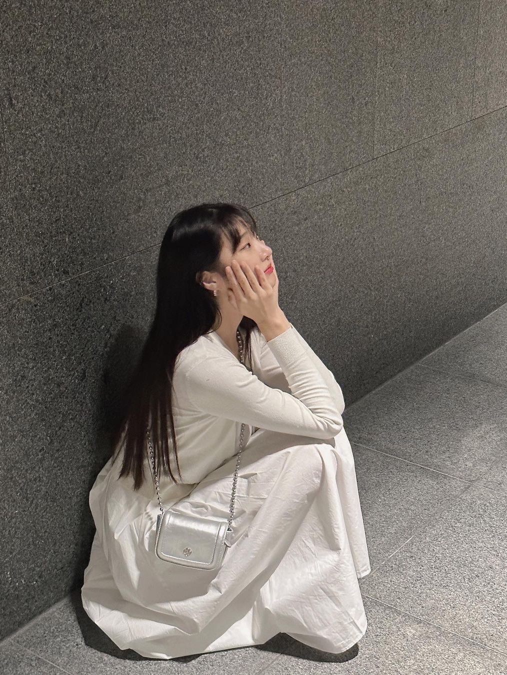 Heeari Women Poppy Chain Mini Bag Silver, Heeari Women Poppy Chain Mini Bag Denim 착용 스타일 - 2