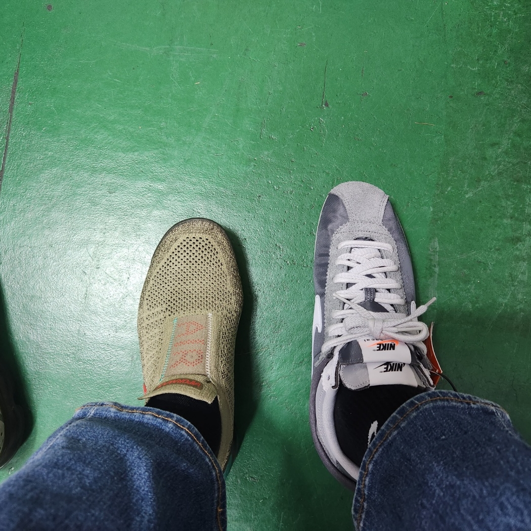 Nike x Sacai Zoom Cortez SP Iron Grey 착용 스타일 - 2