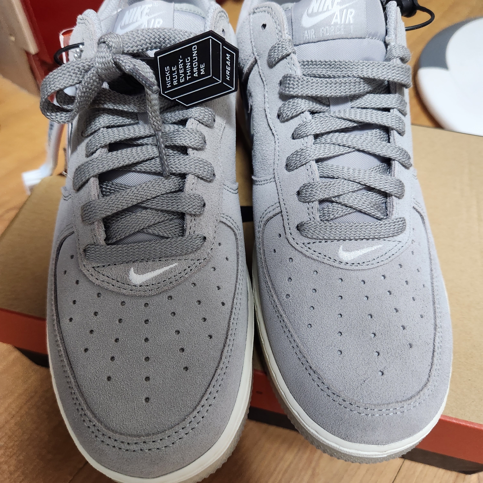 Nike Air Force 1 Low Retro Color of the Month Light Smoke Grey 착용 스타일