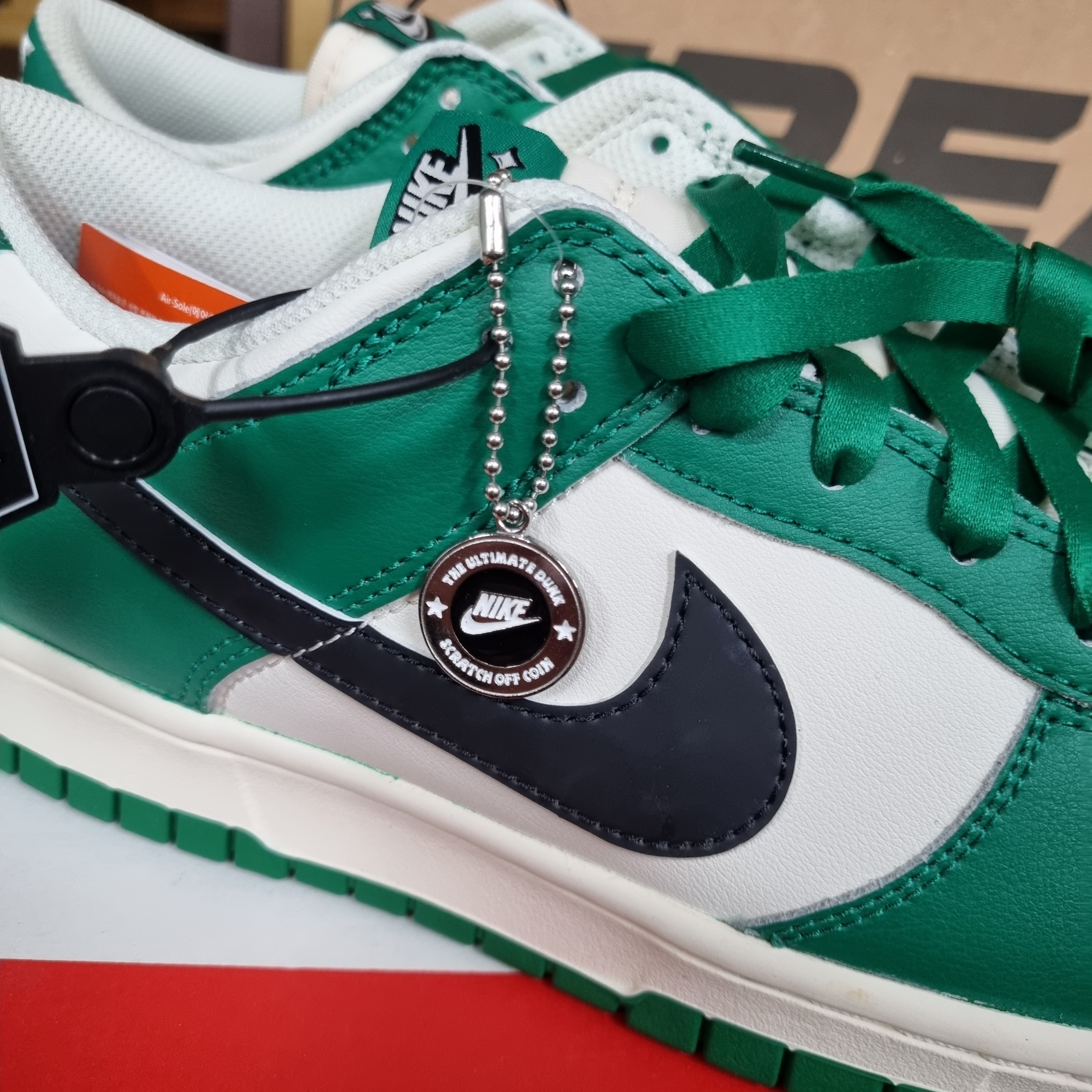 Nike Dunk Low Retro SE Jackpot Malachite 착용 스타일 - 1