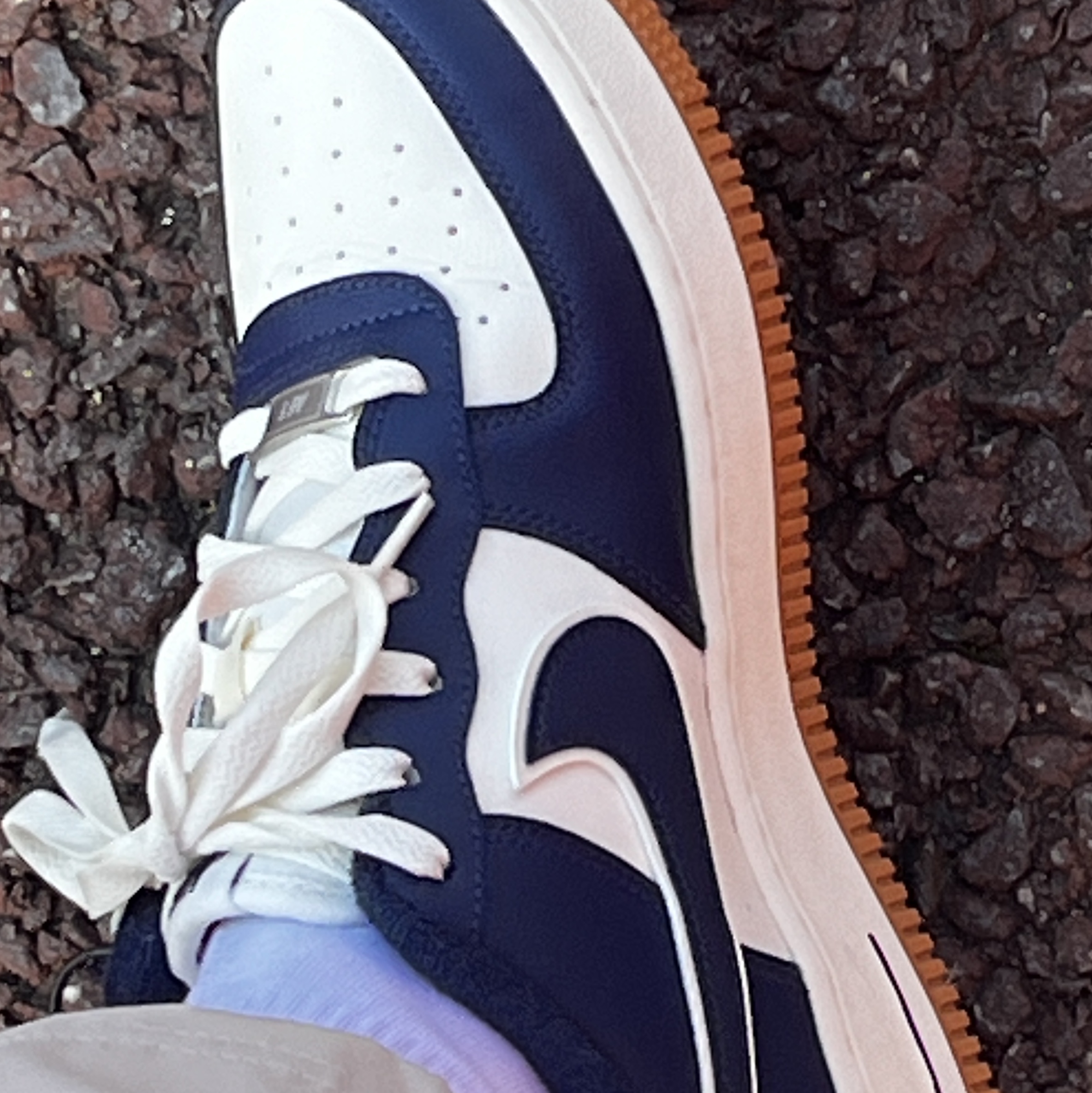 (GS) Nike Air Force 1 LV8 3 Midnight Navy 착용 스타일 - 4