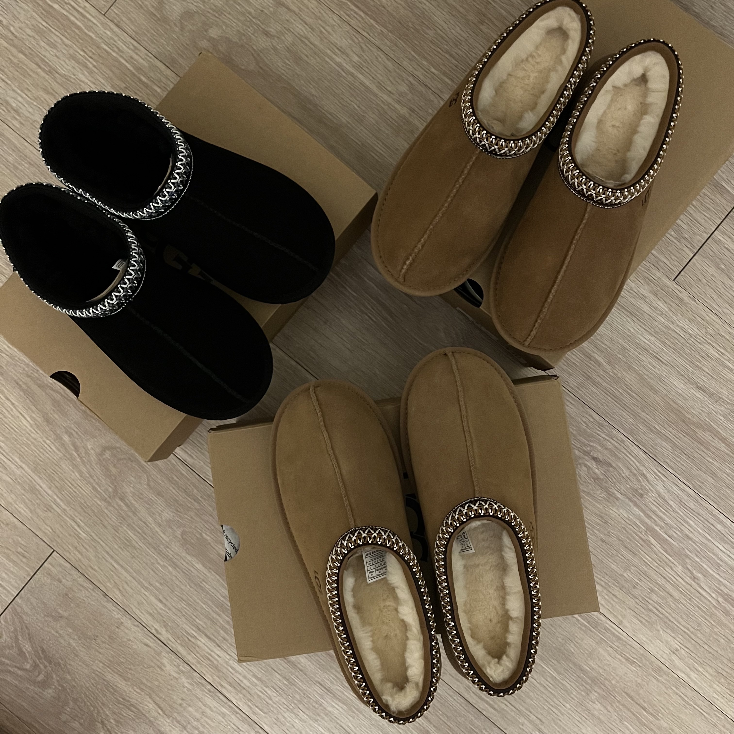 (Kids) UGG Tasman II Slipper Chestnut, (W) UGG Tasman Slipper Black 착용 스타일