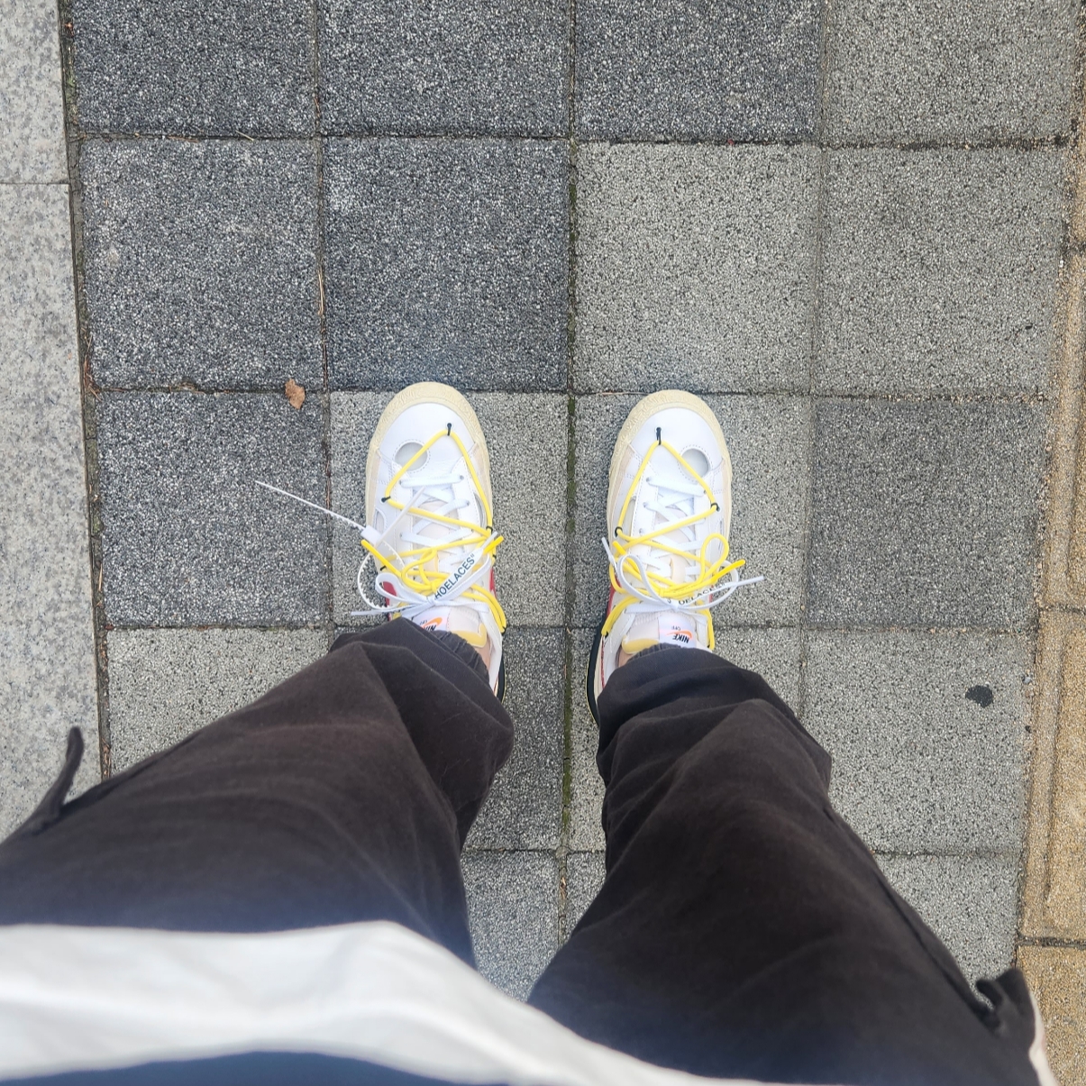 Nike x Off-White Blazer Low '77 White and University Red 착용 스타일