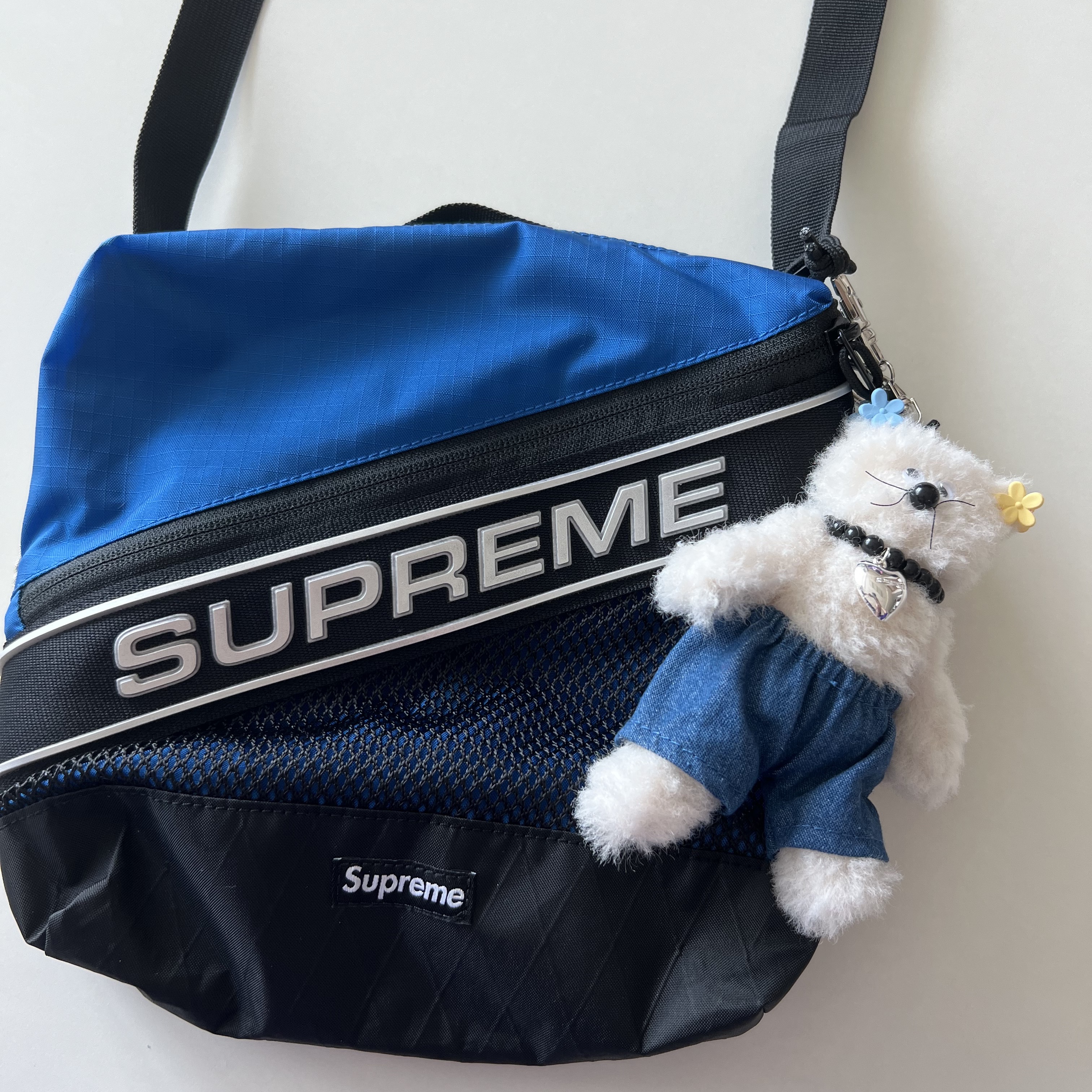 Supreme Shoulder Bag Blue - 23FW 착용 스타일