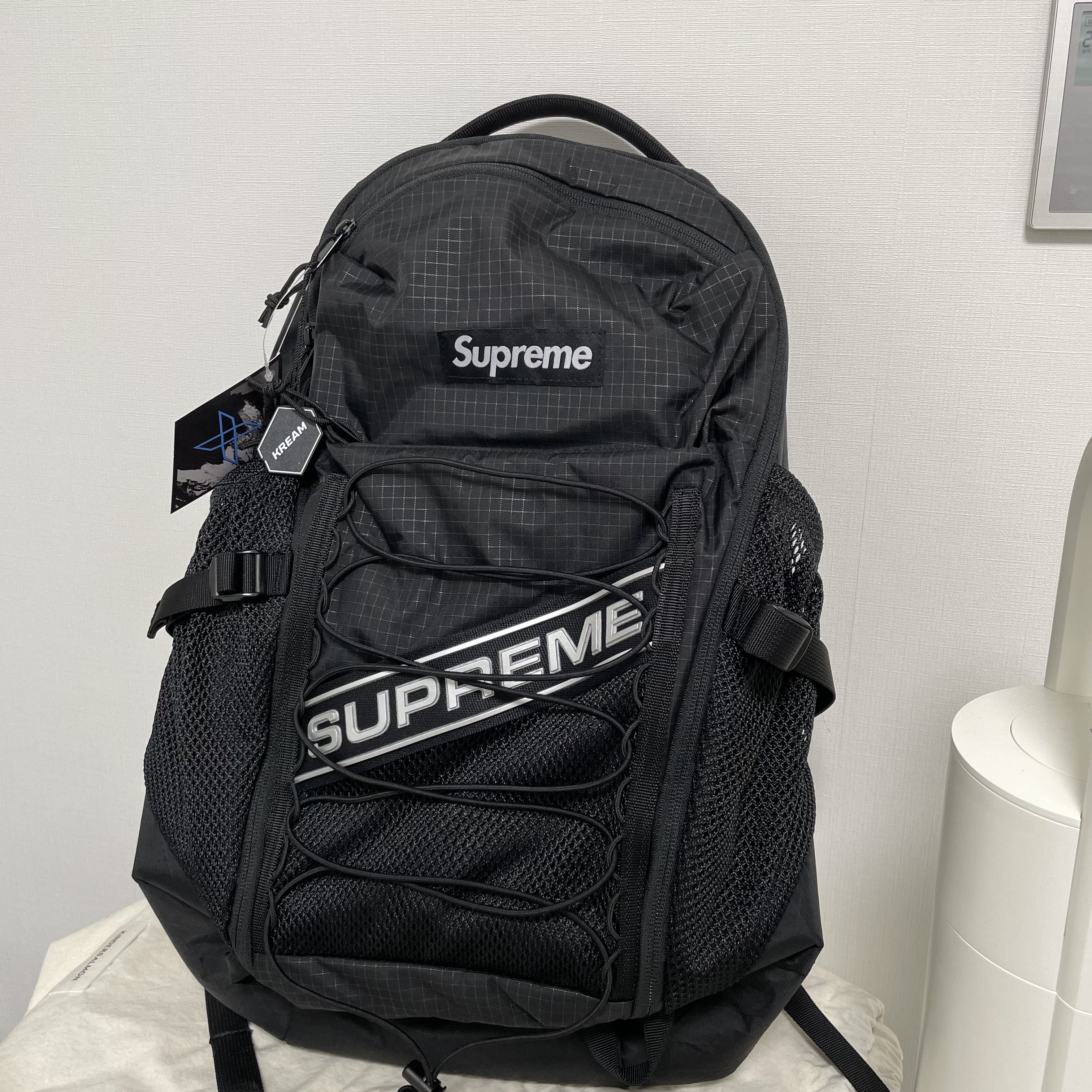 Supreme Backpack Black - 23FW 착용 스타일