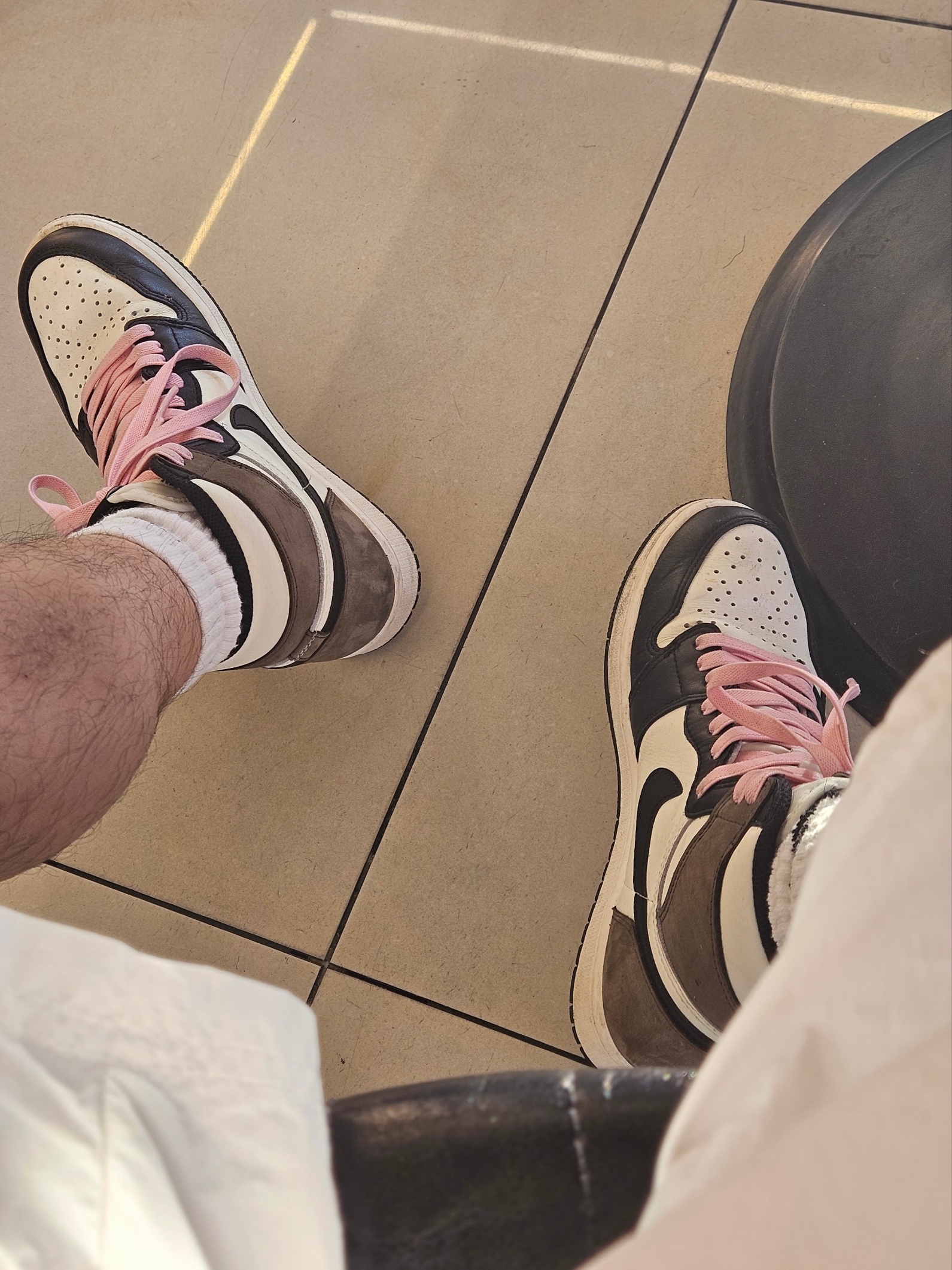 Jordan 1 Retro High OG Black Mocha 착용 스타일