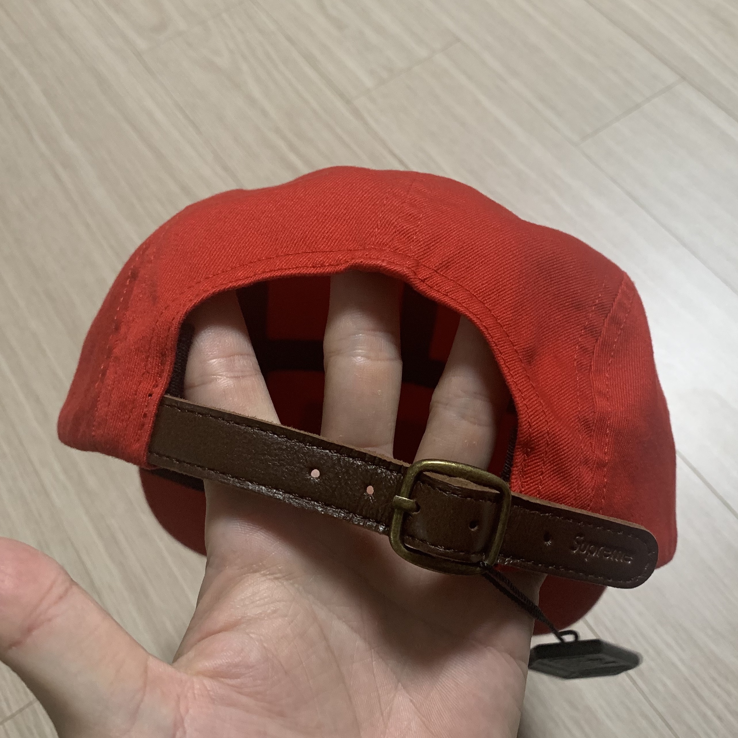Supreme Washed Chino Twill Camp Cap Red 착용 스타일 - 4