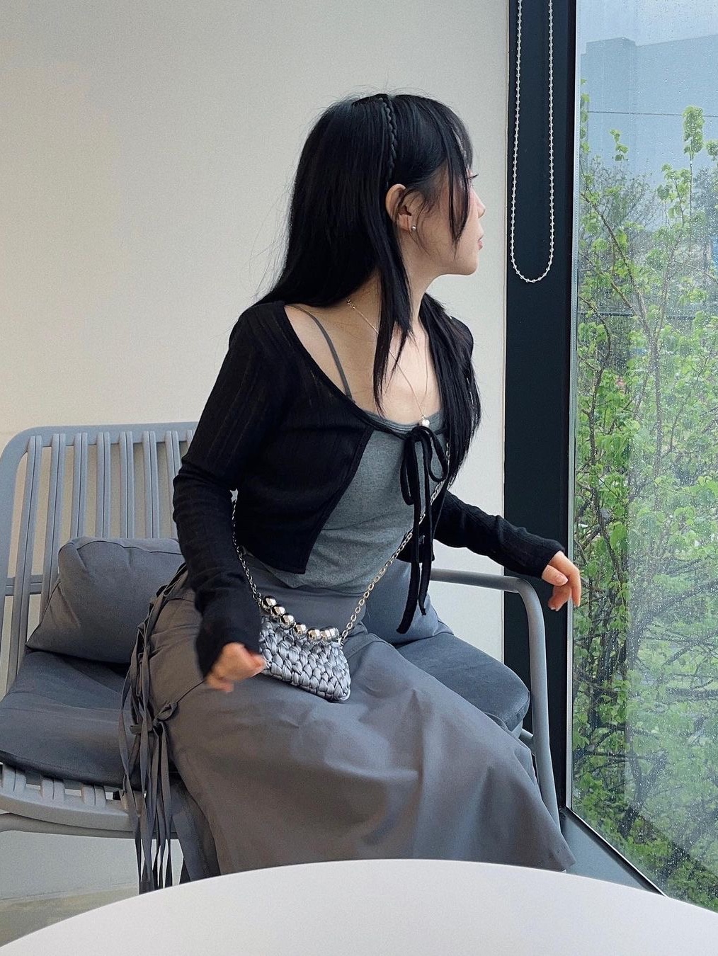 Heeari Women Lav Satin Knit Mini Bag Silver 착용 스타일 - 1